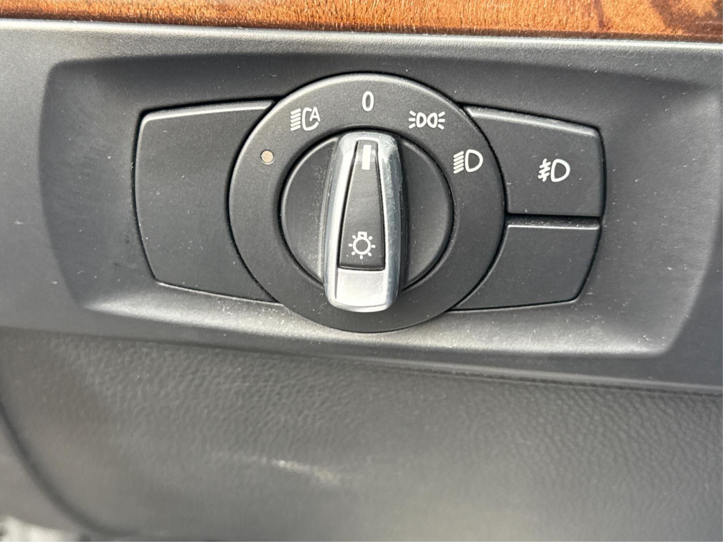 2011 BLACK BMW 328I XDRIVE (WBAPK7C57BA) with an L6,3.0L(183 CID),DOHC engine, AUTOMATIC transmission, located at 14600 Frazho Road, Warren, MI, 48089, (586) 776-3400, 42.485996, -82.974220 - Photo#16