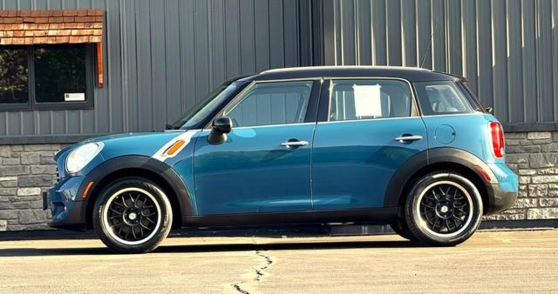 2012 BLUE MINI COOPER COUNTRYMAN (WMWZB3C54CW) with an L4,1.6L(98 CID),DOHC engine, AUTOMATIC transmission, located at 14600 Frazho Road, Warren, MI, 48089, (586) 776-3400, 42.485996, -82.974220 - Photo#2