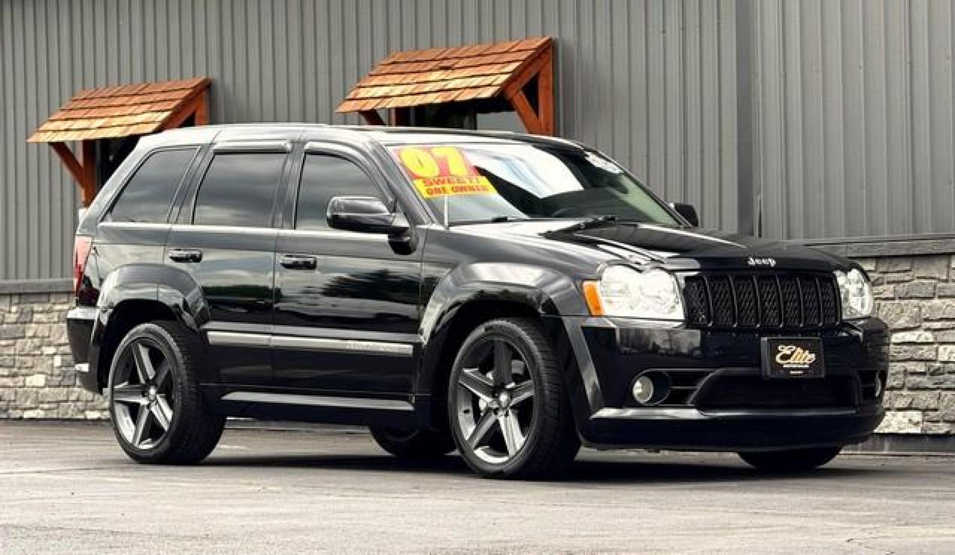2007 BLACK JEEP GRAND CHEROKEE (1J8HR78357C) with an V8,6.1L(370 CID),OHV engine, AUTOMATIC transmission, located at 14600 Frazho Road, Warren, MI, 48089, (586) 776-3400, 42.485996, -82.974220 - Photo#2