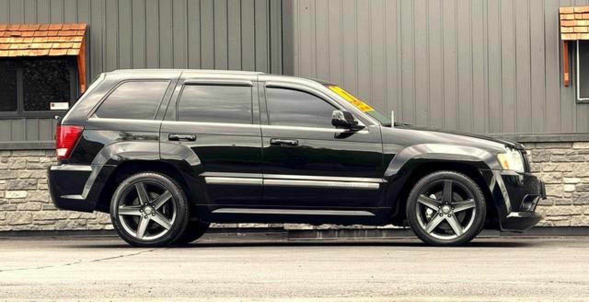 2007 BLACK JEEP GRAND CHEROKEE (1J8HR78357C) with an V8,6.1L(370 CID),OHV engine, AUTOMATIC transmission, located at 14600 Frazho Road, Warren, MI, 48089, (586) 776-3400, 42.485996, -82.974220 - Photo#3
