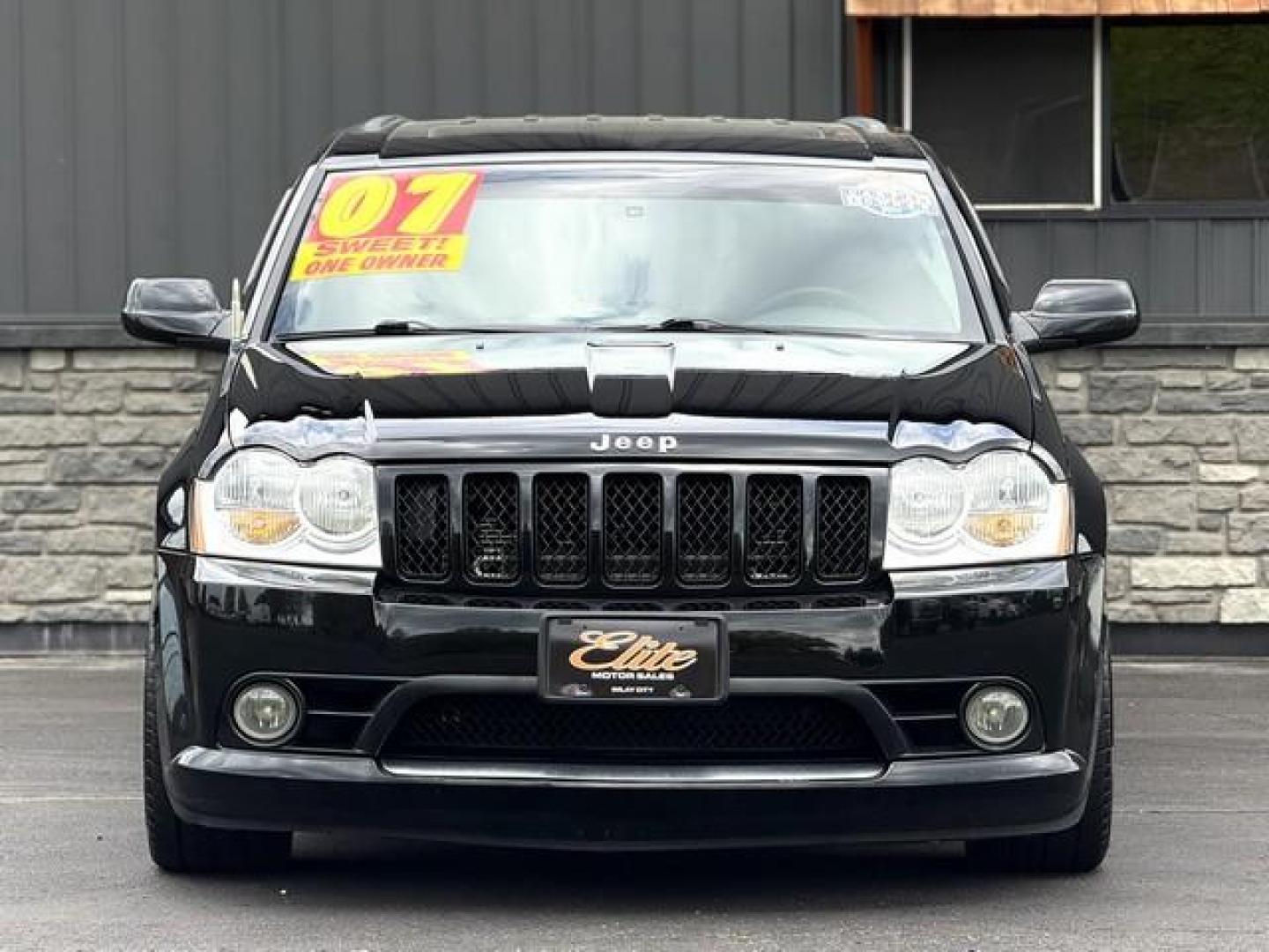 2007 BLACK JEEP GRAND CHEROKEE (1J8HR78357C) with an V8,6.1L(370 CID),OHV engine, AUTOMATIC transmission, located at 14600 Frazho Road, Warren, MI, 48089, (586) 776-3400, 42.485996, -82.974220 - Photo#4