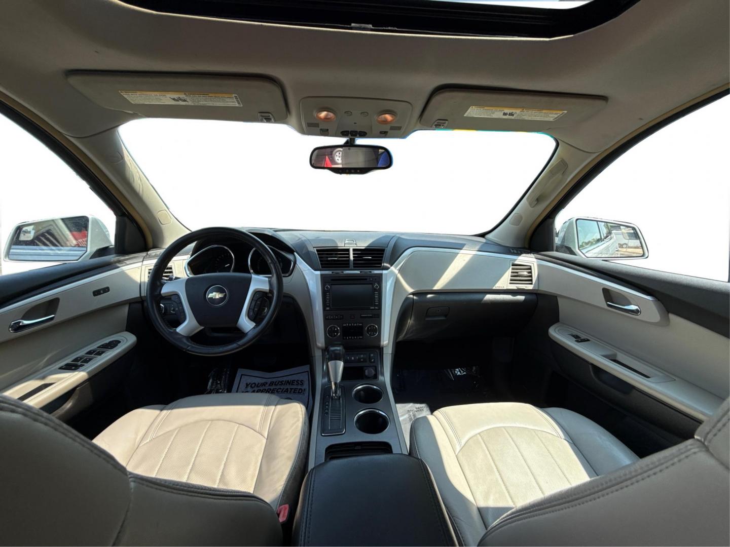 2009 SILVER CHEVROLET TRAVERSE (1GNEV33D59S) with an V6,3.6L(217 CID),DOHC engine, AUTOMATIC transmission, located at 14600 Frazho Road, Warren, MI, 48089, (586) 776-3400, 42.485996, -82.974220 - Photo#20