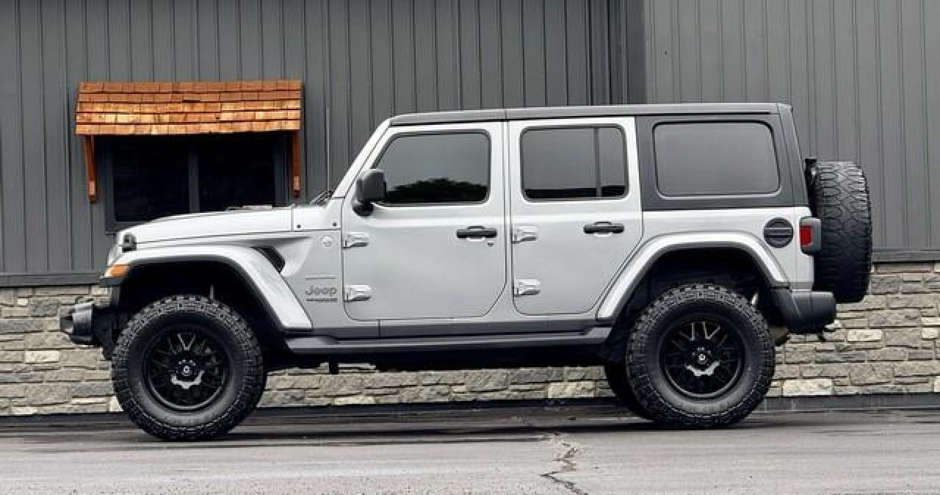 2020 SILVER JEEP WRANGLER (1C4HJXEN8LW) with an L4,2.0L(122 CID), engine, AUTOMATIC transmission, located at 14600 Frazho Road, Warren, MI, 48089, (586) 776-3400, 42.485996, -82.974220 - Photo#0