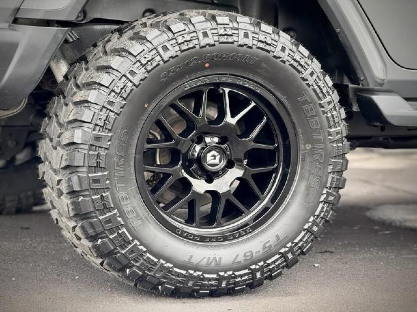 2020 SILVER JEEP WRANGLER (1C4HJXEN8LW) with an L4,2.0L(122 CID), engine, AUTOMATIC transmission, located at 14600 Frazho Road, Warren, MI, 48089, (586) 776-3400, 42.485996, -82.974220 - Photo#6