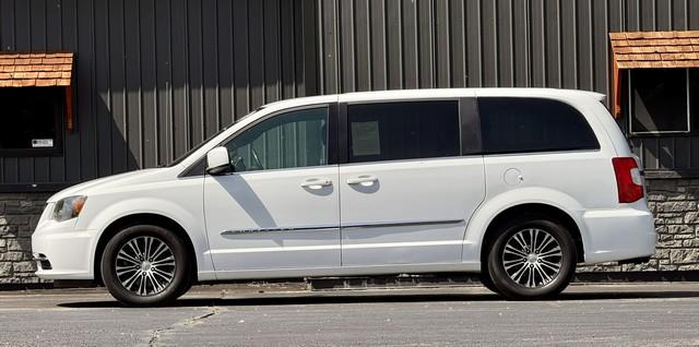 photo of 2014 CHRYSLER TOWN  and  COUNTRY 