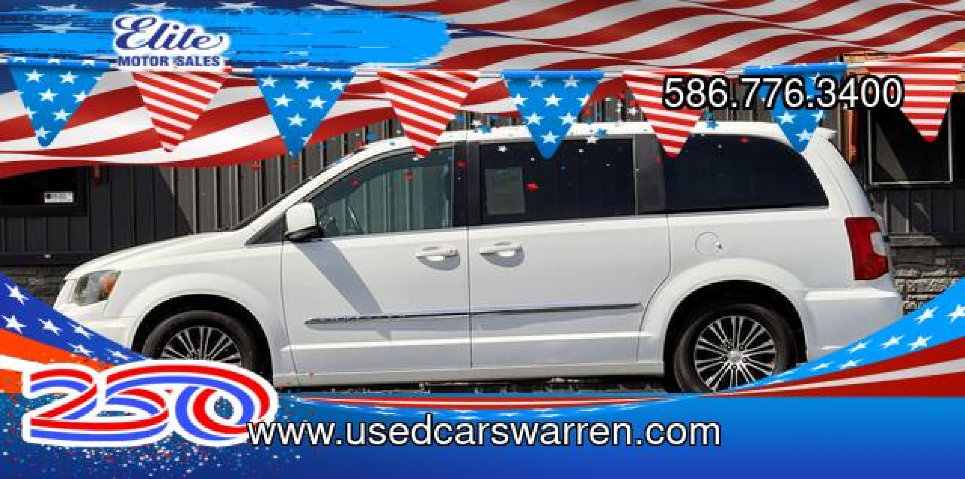 2014 WHITE CHRYSLER TOWN and COUNTRY (2C4RC1HG0ER) with an V6,3.6L(220 CID),DOHC engine, AUTOMATIC transmission, located at 14600 Frazho Road, Warren, MI, 48089, (586) 776-3400, 42.485996, -82.974220- Photo#0