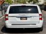 2014 WHITE CHRYSLER TOWN and COUNTRY (2C4RC1HG0ER) with an V6,3.6L(220 CID),DOHC engine, AUTOMATIC transmission, located at 14600 Frazho Road, Warren, MI, 48089, (586) 776-3400, 42.485996, -82.974220 - Photo#5