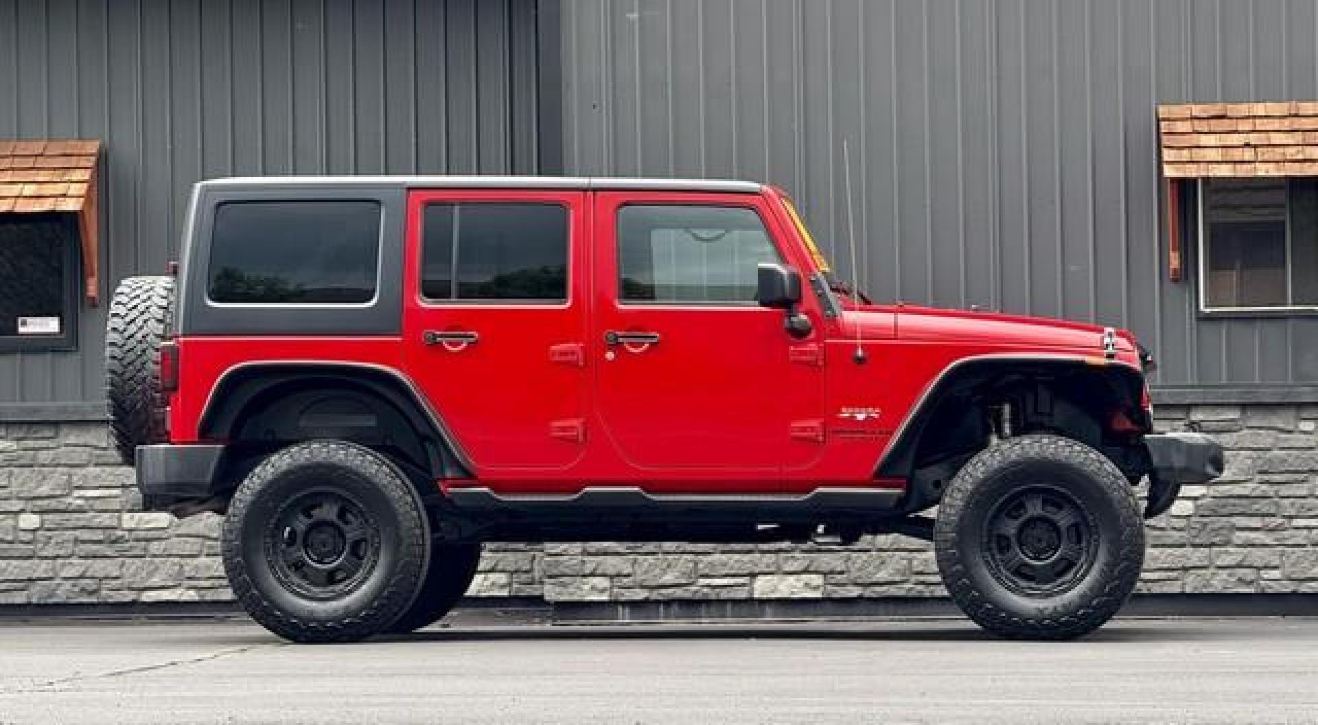 2016 RED JEEP WRANGLER (1C4BJWEG8GL) with an V6,3.6L(220 CID),DOHC engine, AUTOMATIC transmission, located at 14600 Frazho Road, Warren, MI, 48089, (586) 776-3400, 42.485996, -82.974220 - Photo#2