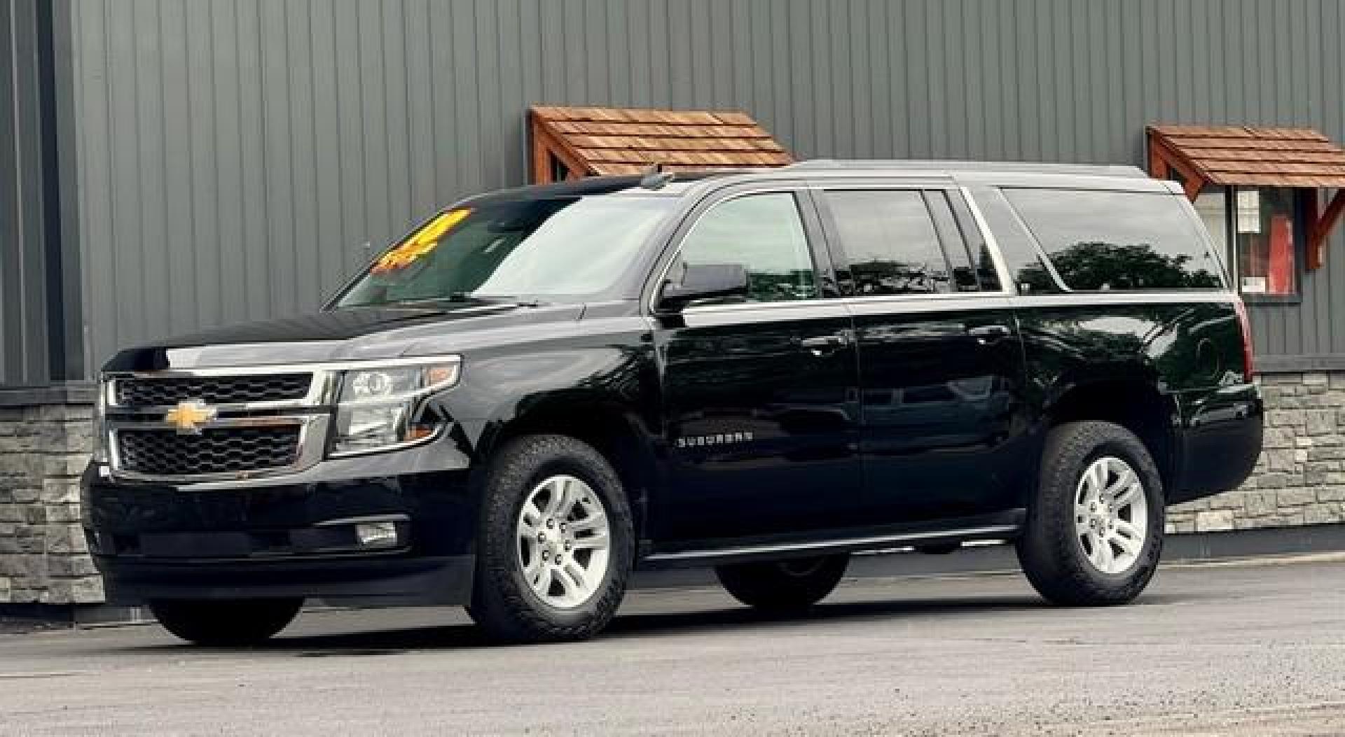 2018 BLACK CHEVROLET SUBURBAN (1GNSKHKC9JR) with an V8,5.3L(325 CID),OHV engine, AUTOMATIC transmission, located at 14600 Frazho Road, Warren, MI, 48089, (586) 776-3400, 42.485996, -82.974220 - Photo#1