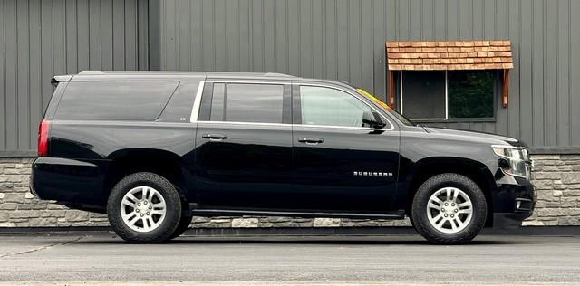 2018 BLACK CHEVROLET SUBURBAN (1GNSKHKC9JR) with an V8,5.3L(325 CID),OHV engine, AUTOMATIC transmission, located at 14600 Frazho Road, Warren, MI, 48089, (586) 776-3400, 42.485996, -82.974220 - Photo#4