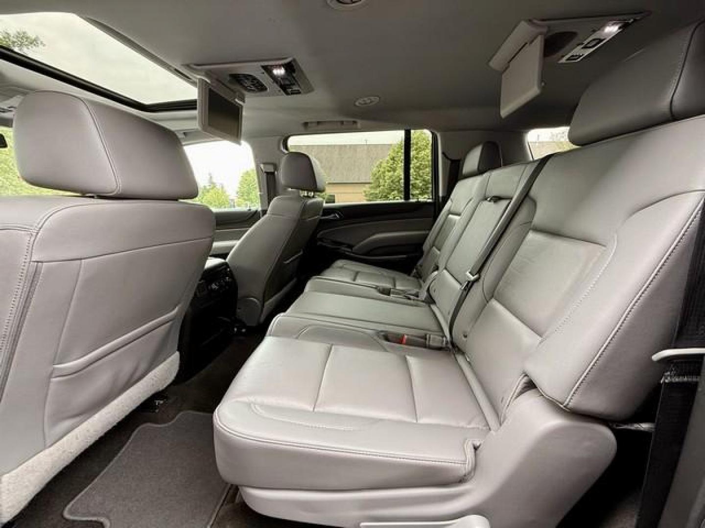 2018 BLACK CHEVROLET SUBURBAN (1GNSKHKC9JR) with an V8,5.3L(325 CID),OHV engine, AUTOMATIC transmission, located at 14600 Frazho Road, Warren, MI, 48089, (586) 776-3400, 42.485996, -82.974220 - Photo#7