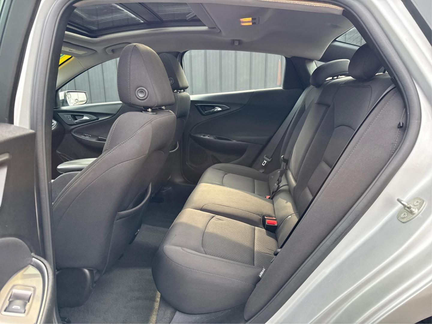2018 SILVER CHEVROLET MALIBU (1G1ZD5ST5JF) with an L4,1.5L(91 CID),DOHC engine, AUTOMATIC transmission, located at 14600 Frazho Road, Warren, MI, 48089, (586) 776-3400, 42.485996, -82.974220 - Photo#9