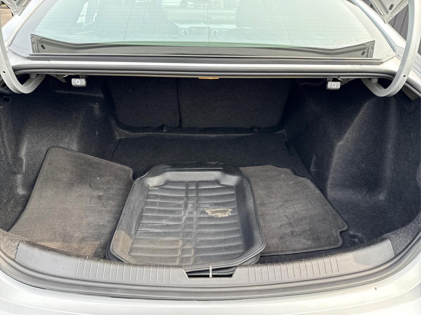 2018 SILVER CHEVROLET MALIBU (1G1ZD5ST5JF) with an L4,1.5L(91 CID),DOHC engine, AUTOMATIC transmission, located at 14600 Frazho Road, Warren, MI, 48089, (586) 776-3400, 42.485996, -82.974220 - Photo#12
