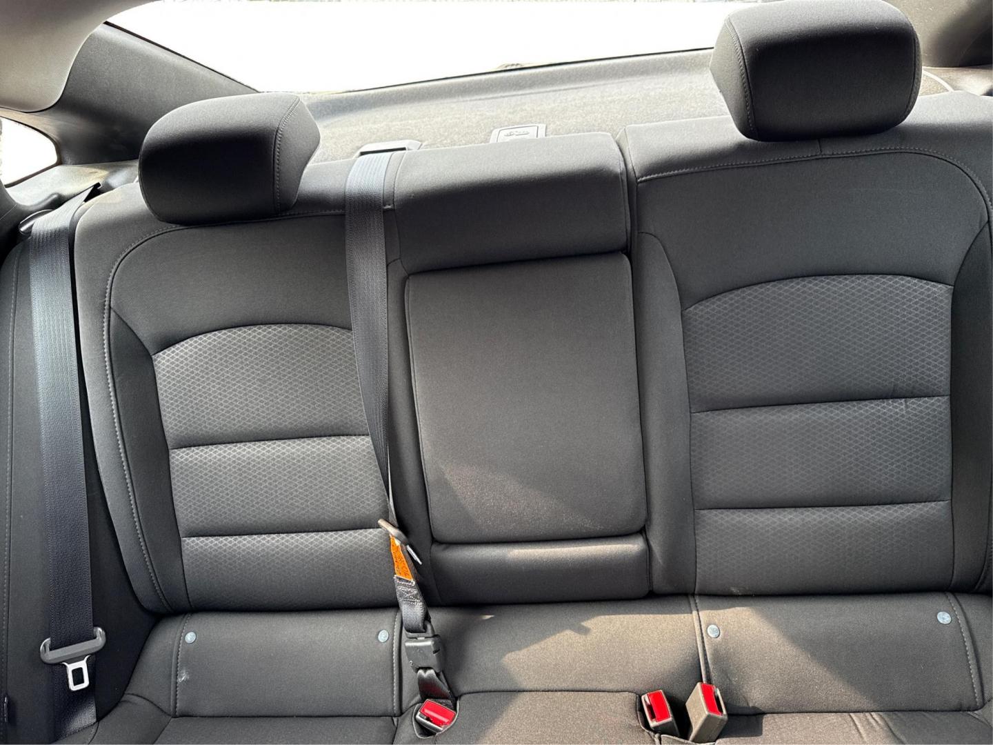2018 SILVER CHEVROLET MALIBU (1G1ZD5ST5JF) with an L4,1.5L(91 CID),DOHC engine, AUTOMATIC transmission, located at 14600 Frazho Road, Warren, MI, 48089, (586) 776-3400, 42.485996, -82.974220 - Photo#14