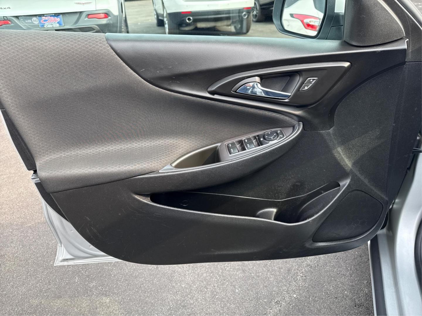 2018 SILVER CHEVROLET MALIBU (1G1ZD5ST5JF) with an L4,1.5L(91 CID),DOHC engine, AUTOMATIC transmission, located at 14600 Frazho Road, Warren, MI, 48089, (586) 776-3400, 42.485996, -82.974220 - Photo#19