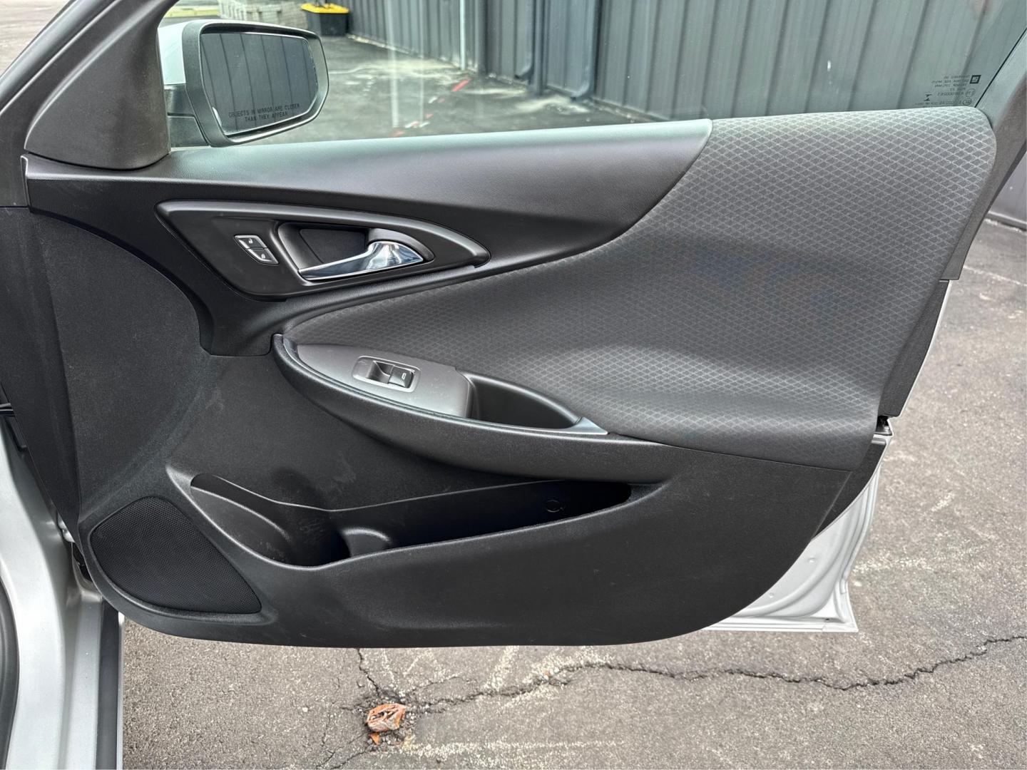2018 SILVER CHEVROLET MALIBU (1G1ZD5ST5JF) with an L4,1.5L(91 CID),DOHC engine, AUTOMATIC transmission, located at 14600 Frazho Road, Warren, MI, 48089, (586) 776-3400, 42.485996, -82.974220 - Photo#20