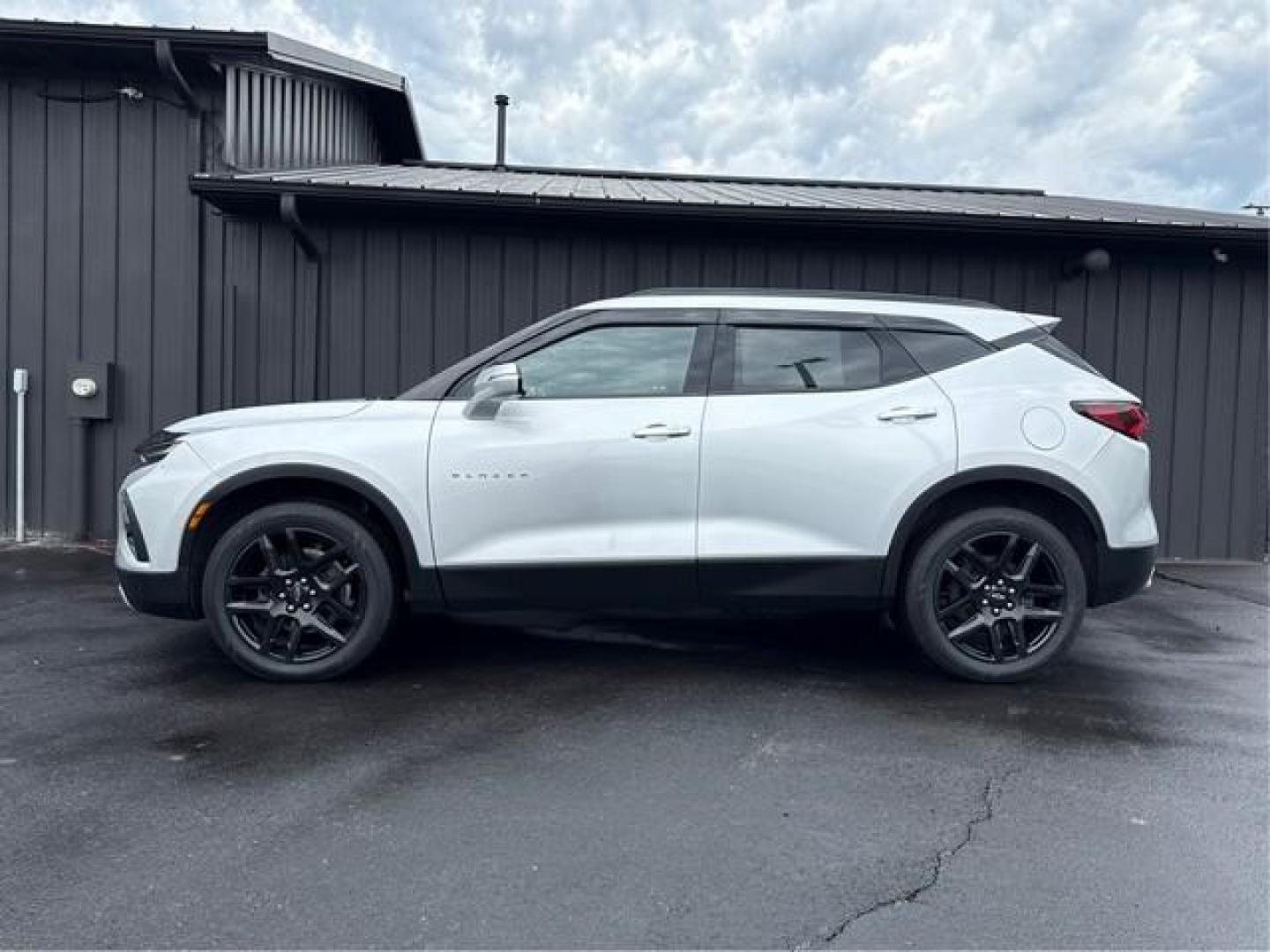 2022 SILVER CHEVROLET BLAZER (3GNKBHR40NS) with an L4,2.0L(122 CID),DOHC engine, AUTOMATIC transmission, located at 14600 Frazho Road, Warren, MI, 48089, (586) 776-3400, 42.485996, -82.974220 - Photo#0