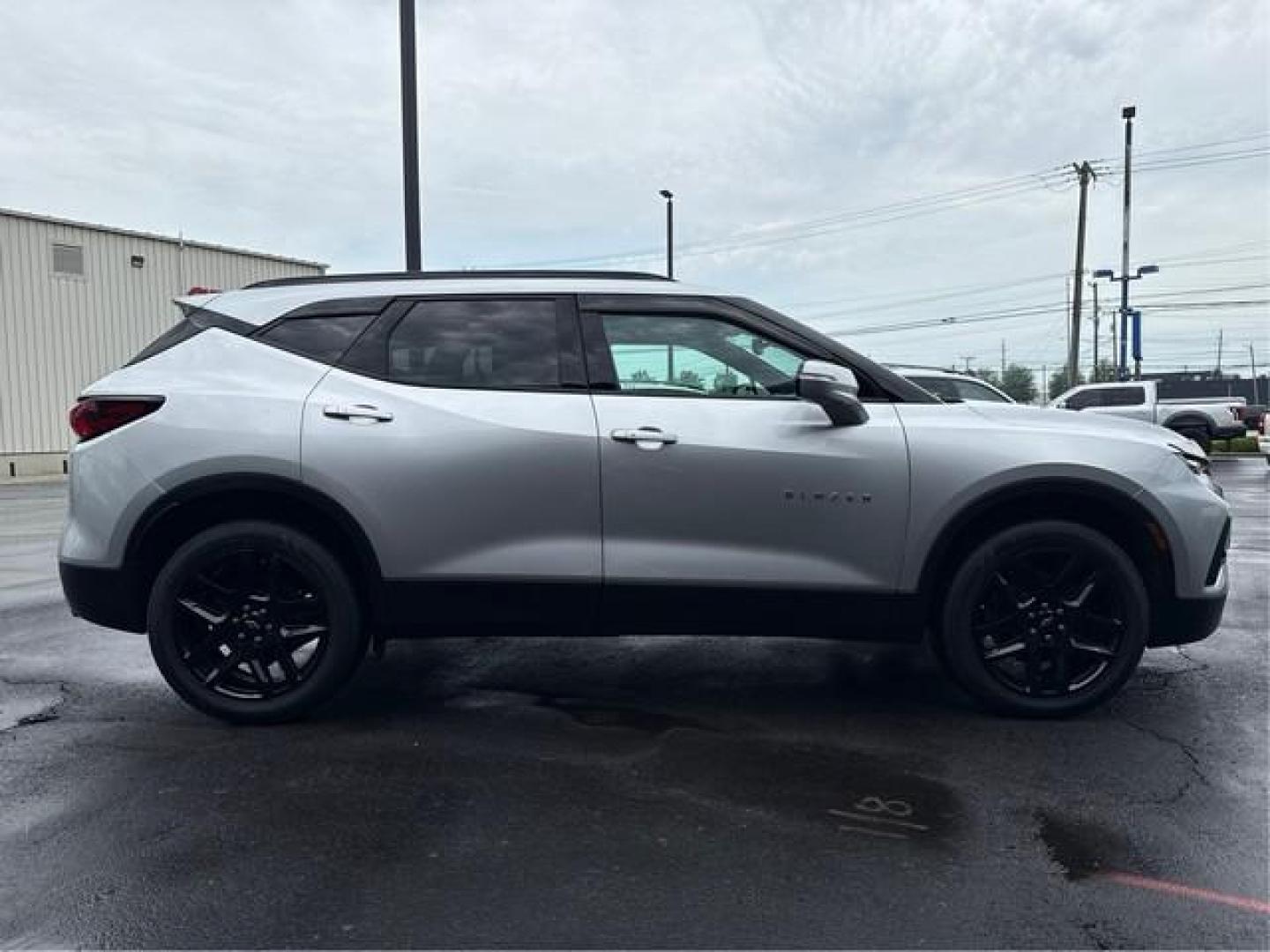 2022 SILVER CHEVROLET BLAZER (3GNKBHR40NS) with an L4,2.0L(122 CID),DOHC engine, AUTOMATIC transmission, located at 14600 Frazho Road, Warren, MI, 48089, (586) 776-3400, 42.485996, -82.974220 - Photo#4