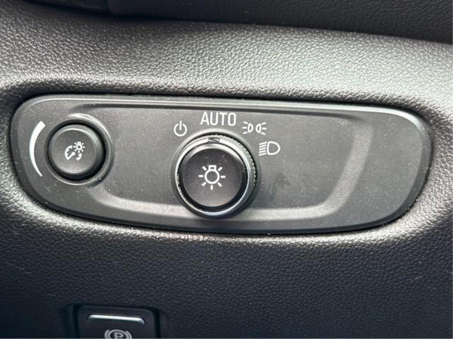 2022 SILVER CHEVROLET BLAZER (3GNKBHR40NS) with an L4,2.0L(122 CID),DOHC engine, AUTOMATIC transmission, located at 14600 Frazho Road, Warren, MI, 48089, (586) 776-3400, 42.485996, -82.974220 - Photo#16