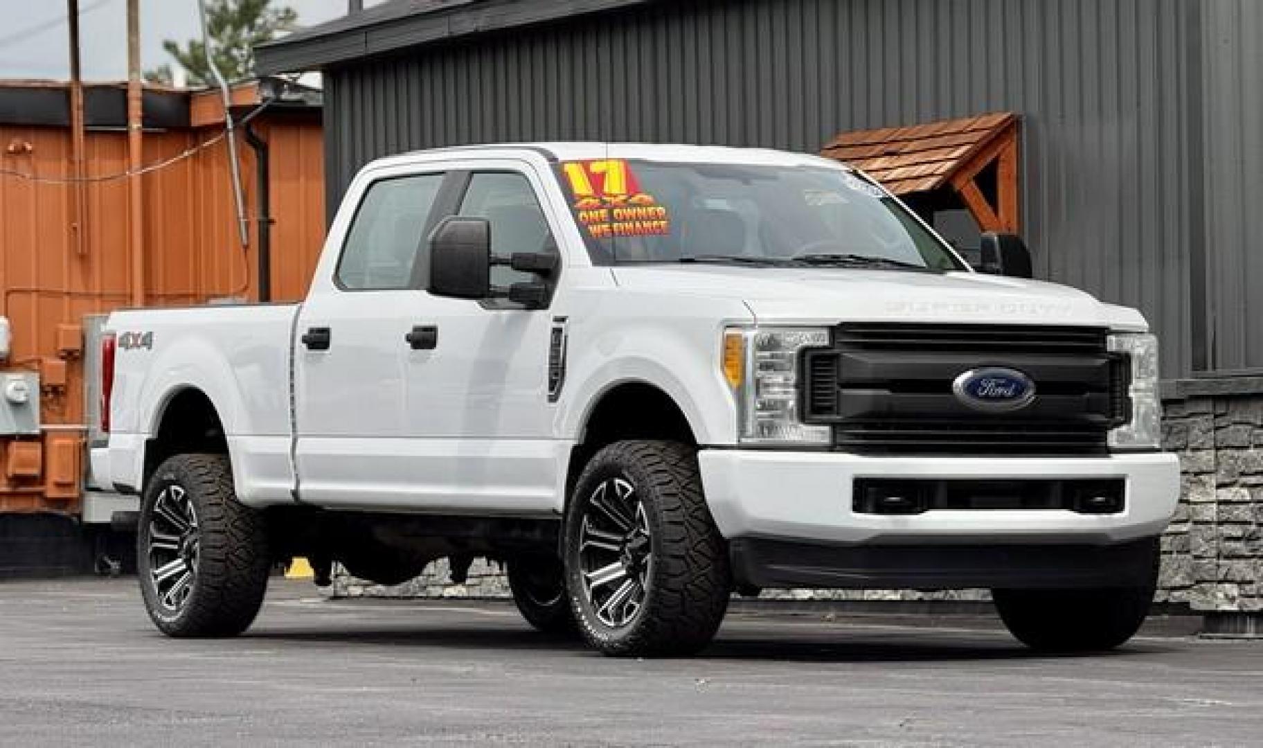 2017 WHITE FORD F-250 SUPER DUTY (1FT7W2B6XHE) with an V8,6.2L(379 CID),SOHC engine, AUTOMATIC transmission, located at 14600 Frazho Road, Warren, MI, 48089, (586) 776-3400, 42.485996, -82.974220 - Photo#0