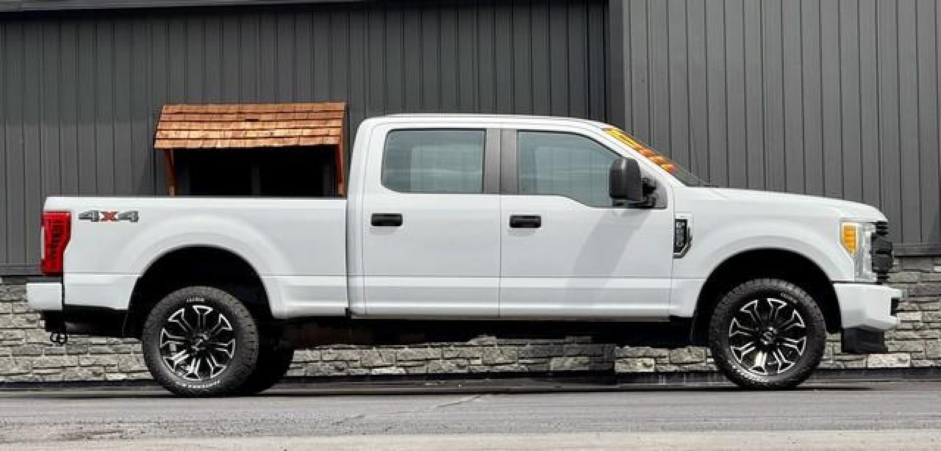 2017 WHITE FORD F-250 SUPER DUTY (1FT7W2B6XHE) with an V8,6.2L(379 CID),SOHC engine, AUTOMATIC transmission, located at 14600 Frazho Road, Warren, MI, 48089, (586) 776-3400, 42.485996, -82.974220 - Photo#2