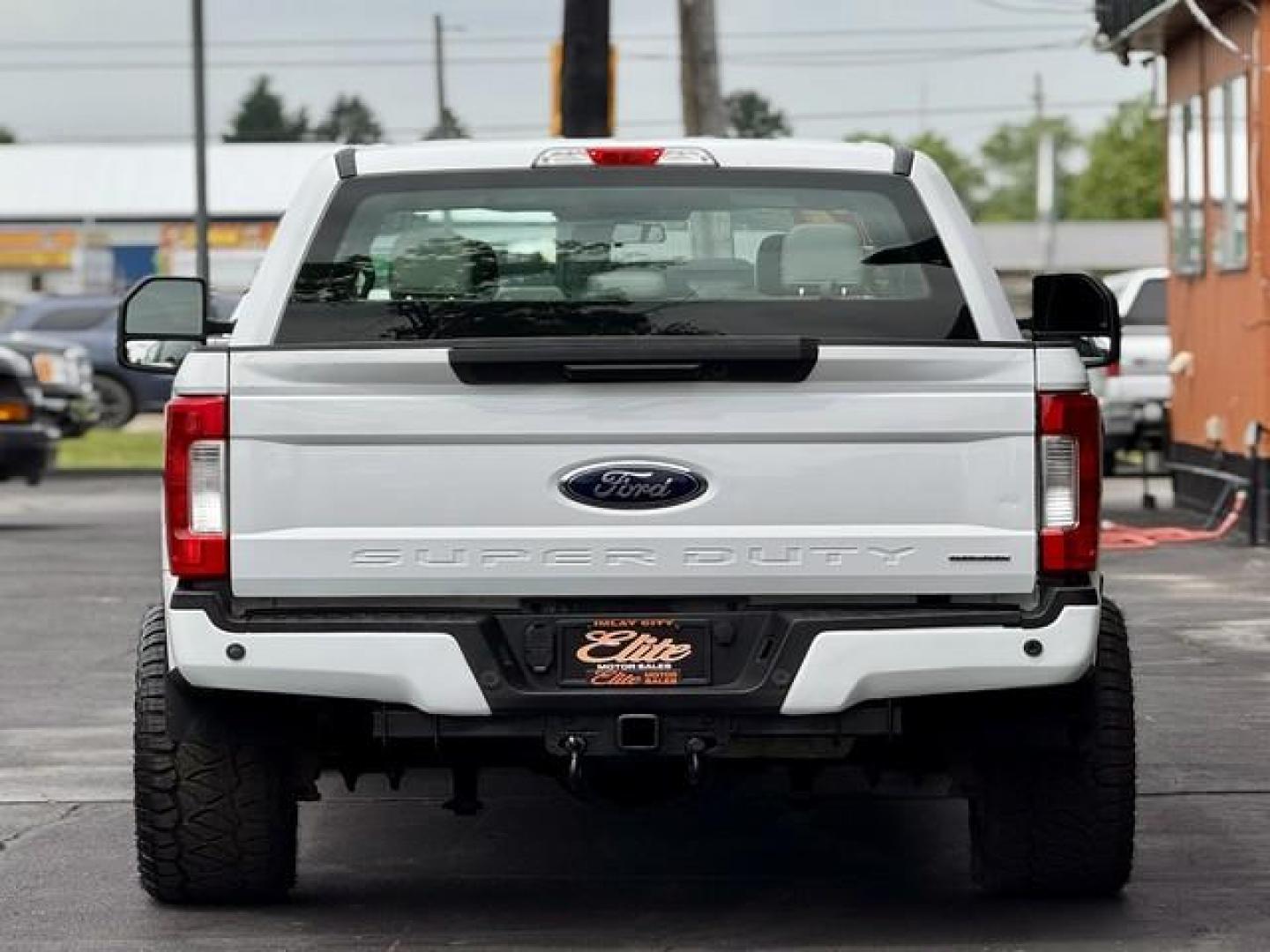 2017 WHITE FORD F-250 SUPER DUTY (1FT7W2B6XHE) with an V8,6.2L(379 CID),SOHC engine, AUTOMATIC transmission, located at 14600 Frazho Road, Warren, MI, 48089, (586) 776-3400, 42.485996, -82.974220 - Photo#5