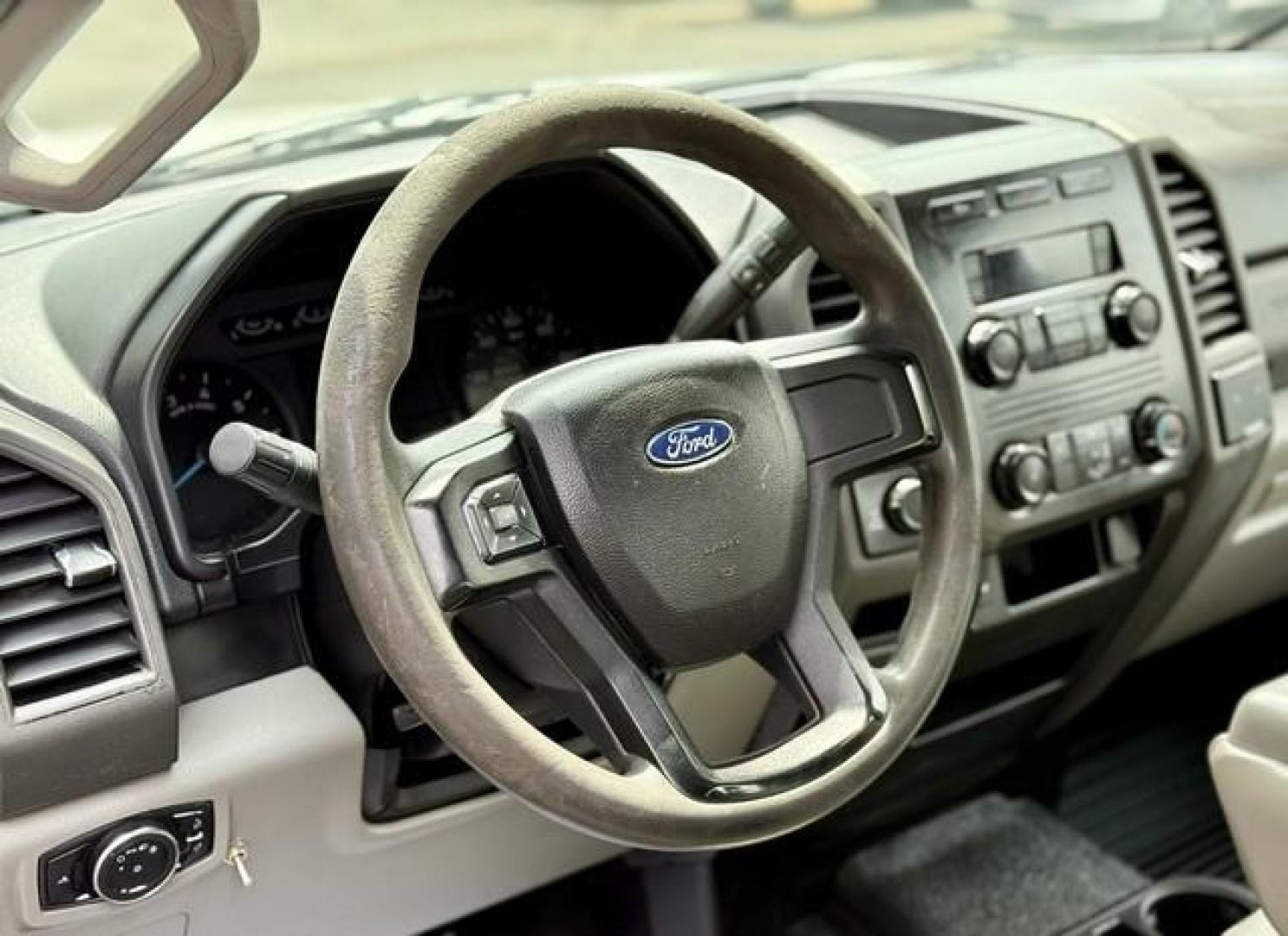 2017 WHITE FORD F-250 SUPER DUTY (1FT7W2B6XHE) with an V8,6.2L(379 CID),SOHC engine, AUTOMATIC transmission, located at 14600 Frazho Road, Warren, MI, 48089, (586) 776-3400, 42.485996, -82.974220 - Photo#8