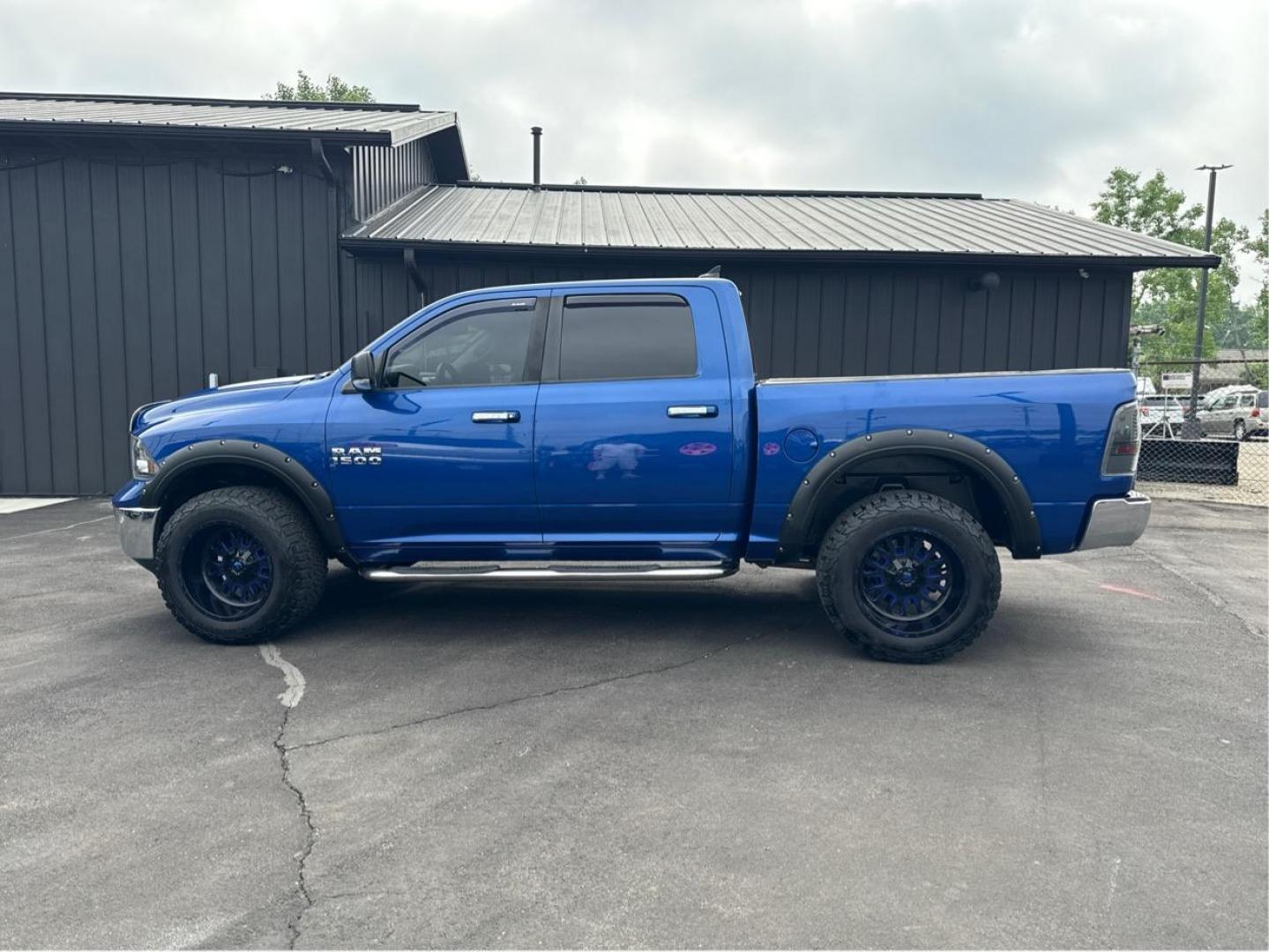 2015 BLUE RAM 1500 (1C6RR7LT7FS) with an V8,5.7L(345 CID),OHV engine, AUTOMATIC transmission, located at 14600 Frazho Road, Warren, MI, 48089, (586) 776-3400, 42.485996, -82.974220 - Photo#7