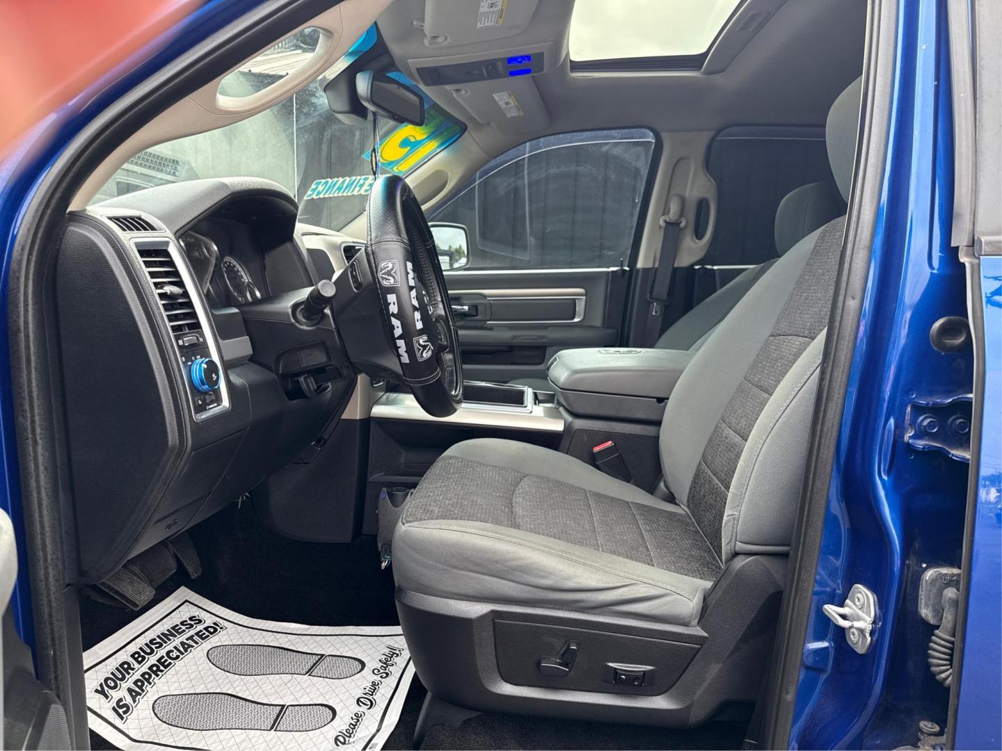 2015 BLUE RAM 1500 (1C6RR7LT7FS) with an V8,5.7L(345 CID),OHV engine, AUTOMATIC transmission, located at 14600 Frazho Road, Warren, MI, 48089, (586) 776-3400, 42.485996, -82.974220 - Photo#8