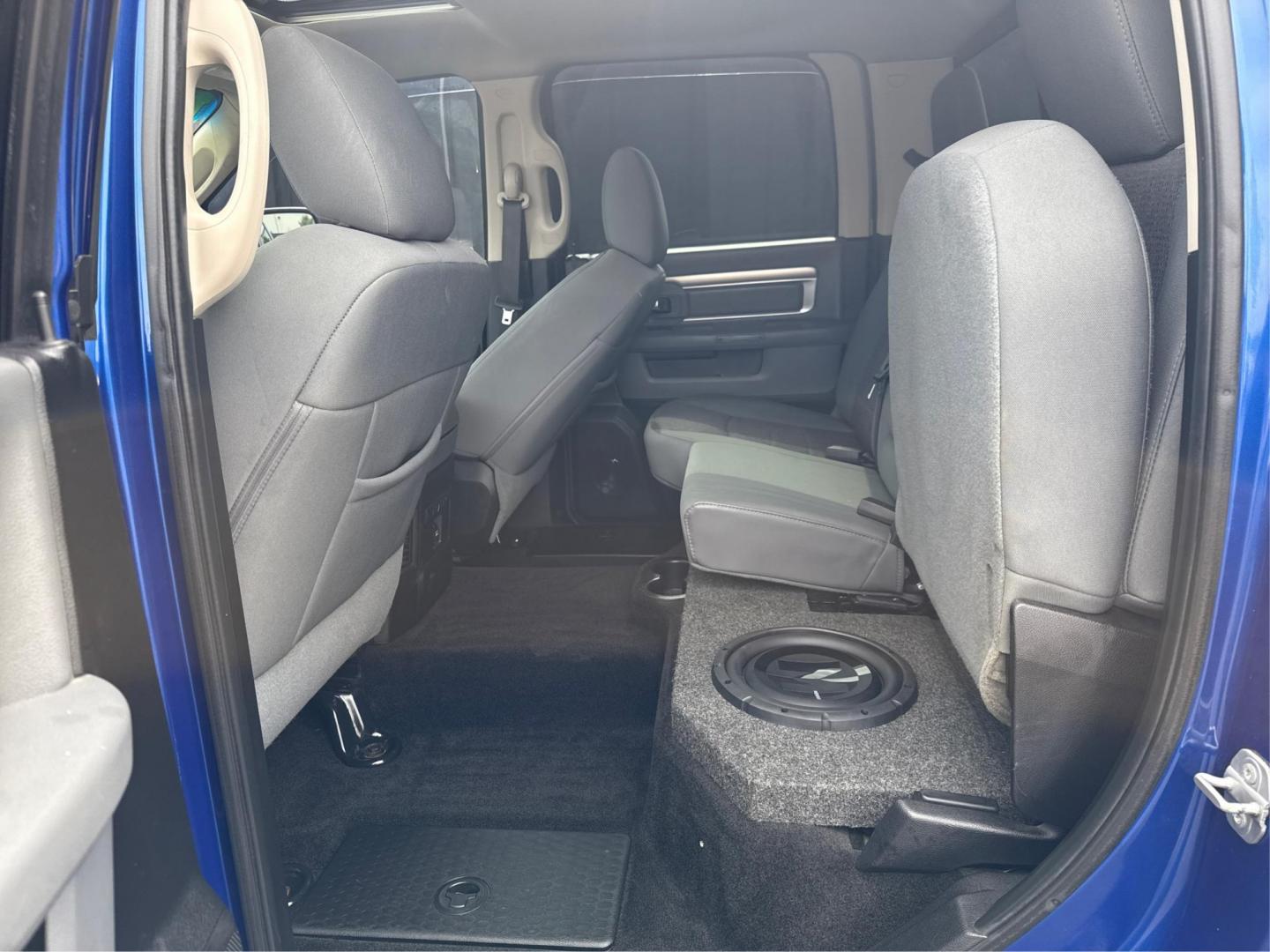 2015 BLUE RAM 1500 (1C6RR7LT7FS) with an V8,5.7L(345 CID),OHV engine, AUTOMATIC transmission, located at 14600 Frazho Road, Warren, MI, 48089, (586) 776-3400, 42.485996, -82.974220 - Photo#9