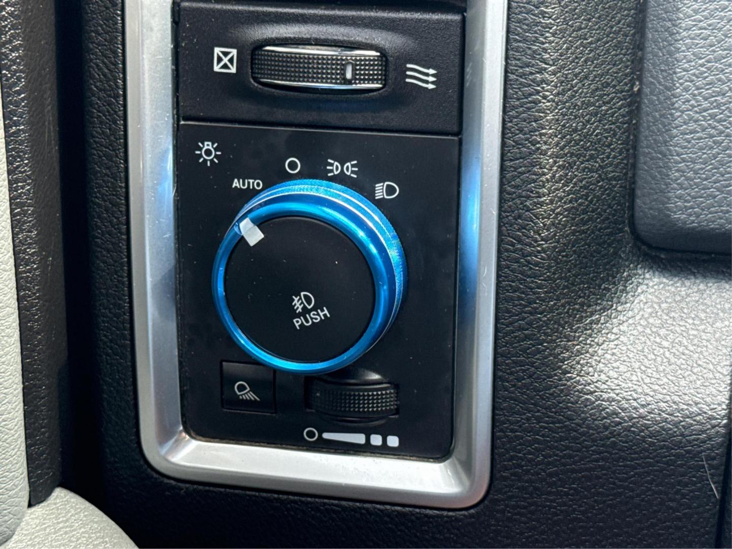 2015 BLUE RAM 1500 (1C6RR7LT7FS) with an V8,5.7L(345 CID),OHV engine, AUTOMATIC transmission, located at 14600 Frazho Road, Warren, MI, 48089, (586) 776-3400, 42.485996, -82.974220 - Photo#16