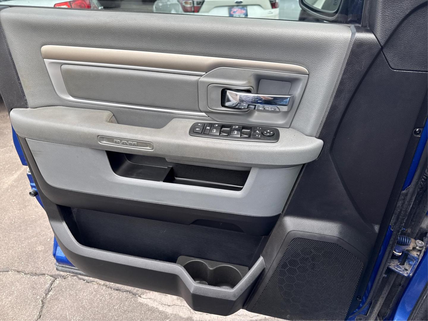 2015 BLUE RAM 1500 (1C6RR7LT7FS) with an V8,5.7L(345 CID),OHV engine, AUTOMATIC transmission, located at 14600 Frazho Road, Warren, MI, 48089, (586) 776-3400, 42.485996, -82.974220 - Photo#17