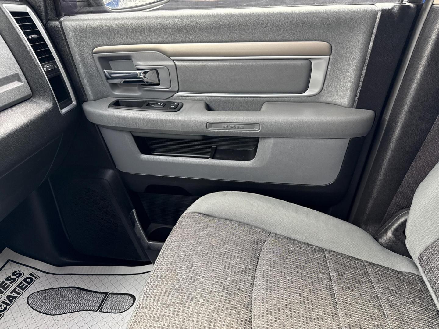 2015 BLUE RAM 1500 (1C6RR7LT7FS) with an V8,5.7L(345 CID),OHV engine, AUTOMATIC transmission, located at 14600 Frazho Road, Warren, MI, 48089, (586) 776-3400, 42.485996, -82.974220 - Photo#18