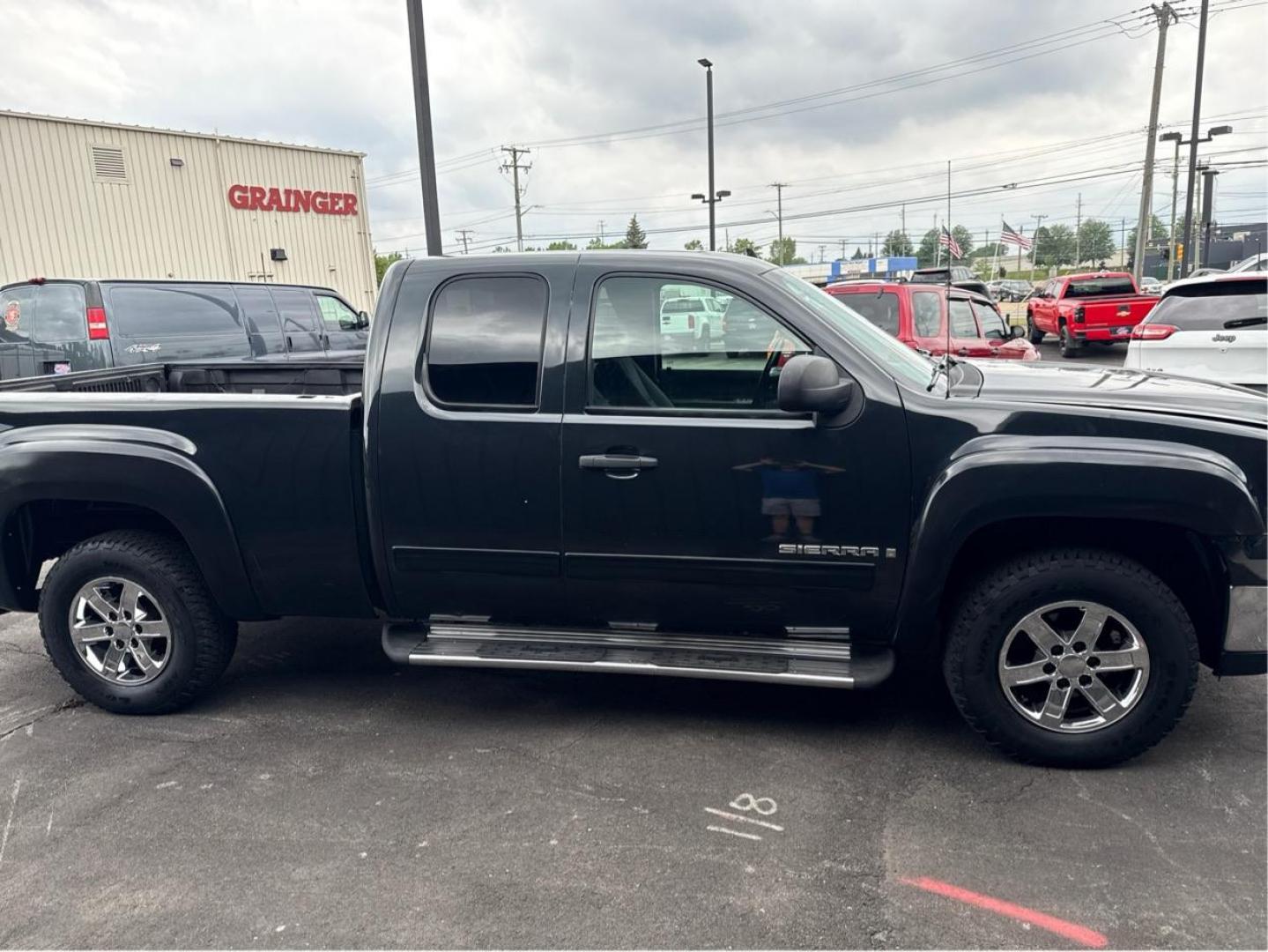 2009 BLACK GMC SIERRA 1500 (1GTEK29029Z) with an V8,5.3L(325 CID),OHV engine, AUTOMATIC transmission, located at 14600 Frazho Road, Warren, MI, 48089, (586) 776-3400, 42.485996, -82.974220 - Photo#3