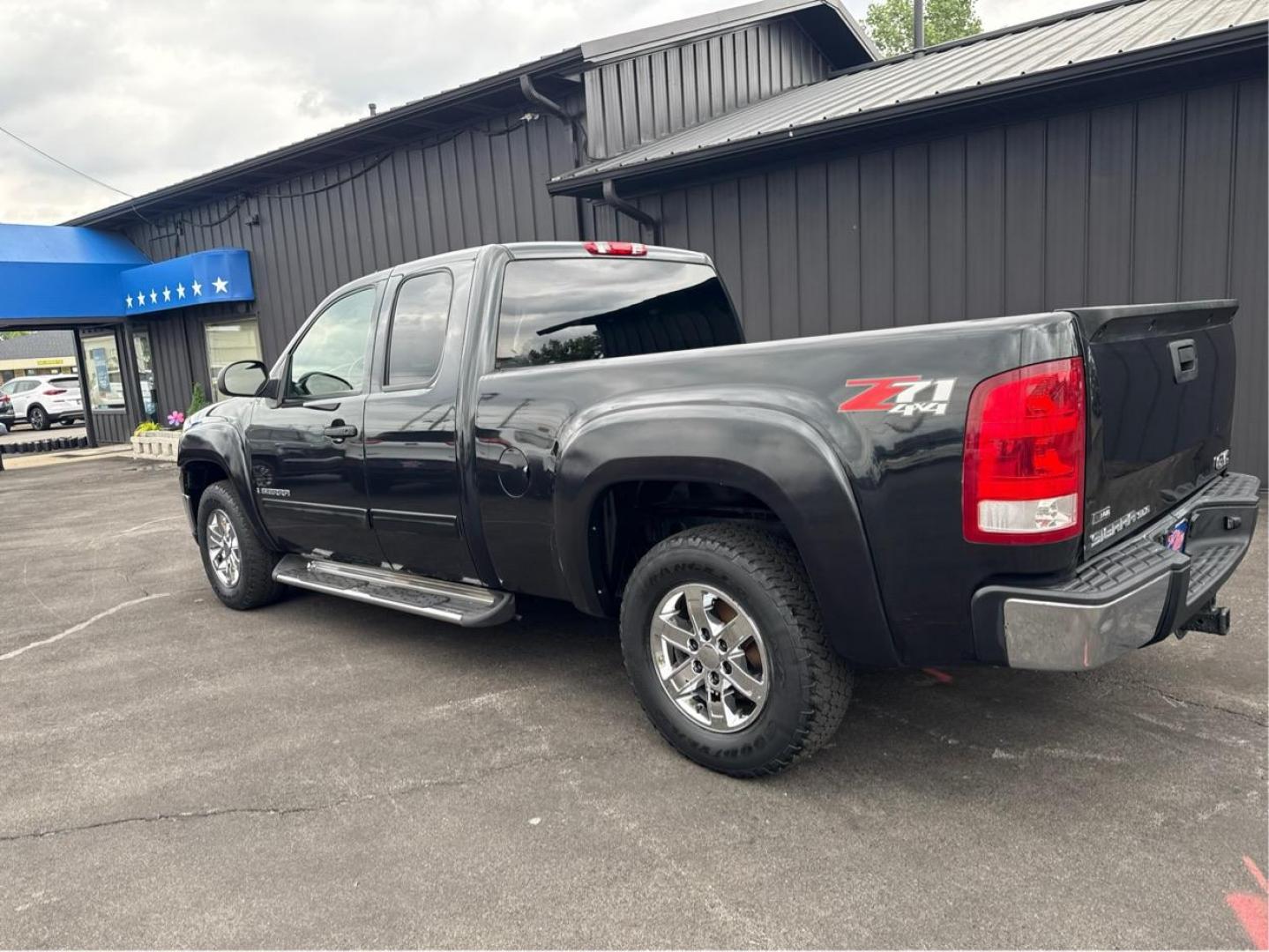 2009 BLACK GMC SIERRA 1500 (1GTEK29029Z) with an V8,5.3L(325 CID),OHV engine, AUTOMATIC transmission, located at 14600 Frazho Road, Warren, MI, 48089, (586) 776-3400, 42.485996, -82.974220 - Photo#6