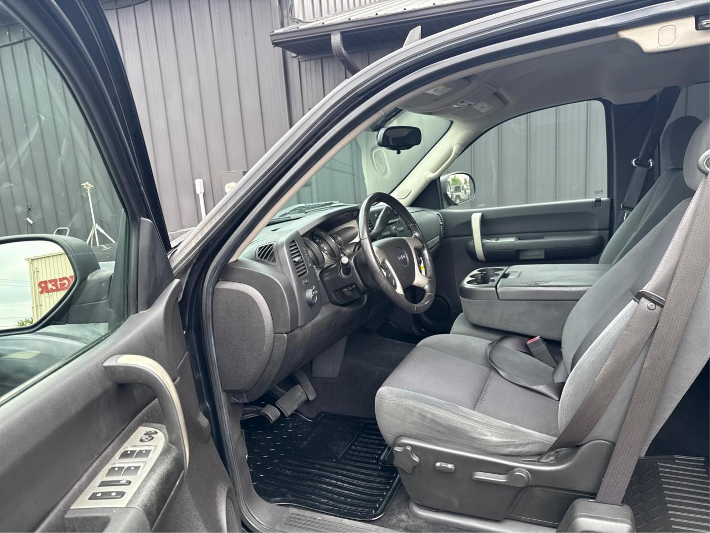 2009 BLACK GMC SIERRA 1500 (1GTEK29029Z) with an V8,5.3L(325 CID),OHV engine, AUTOMATIC transmission, located at 14600 Frazho Road, Warren, MI, 48089, (586) 776-3400, 42.485996, -82.974220 - Photo#8