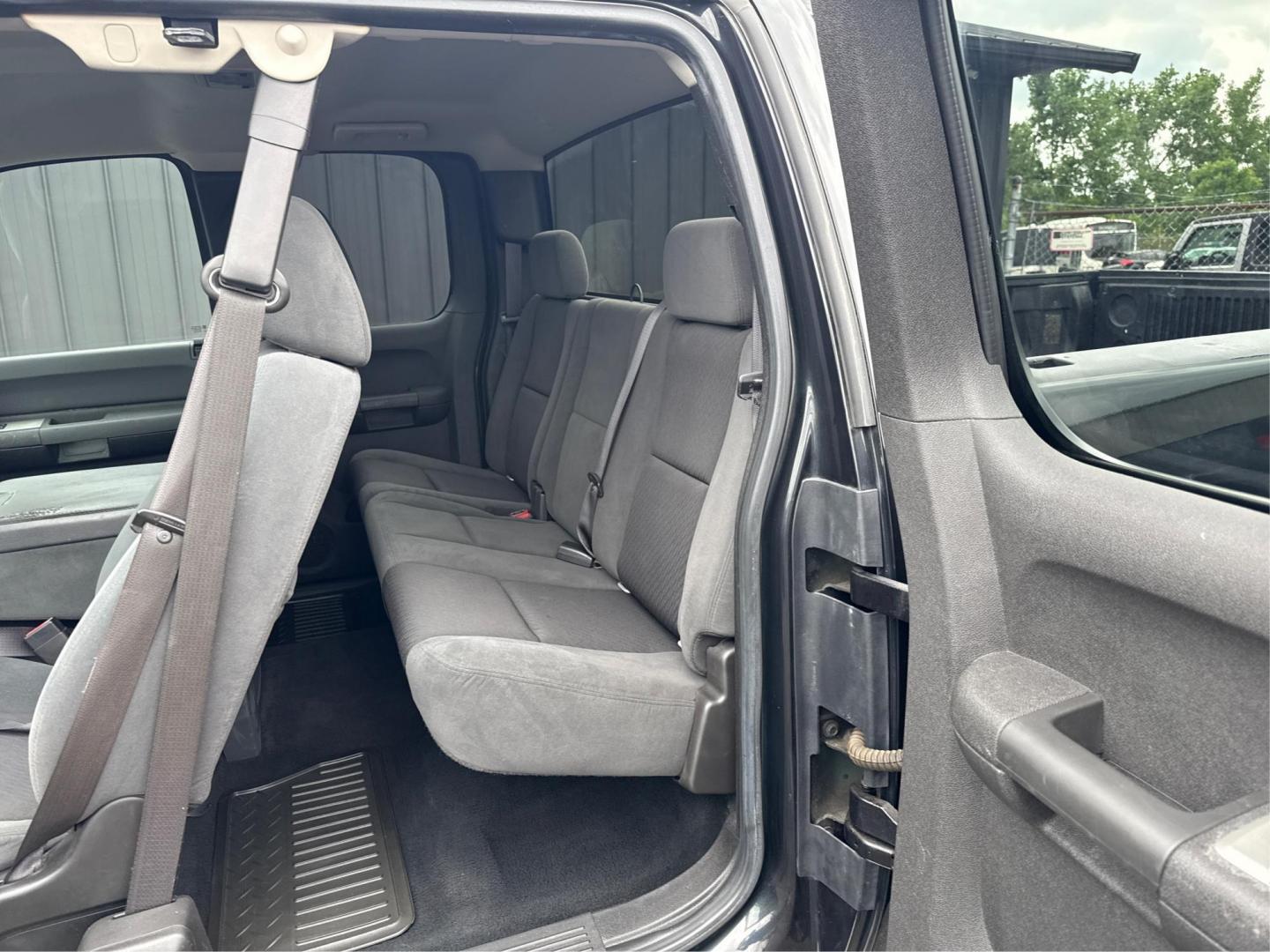 2009 BLACK GMC SIERRA 1500 (1GTEK29029Z) with an V8,5.3L(325 CID),OHV engine, AUTOMATIC transmission, located at 14600 Frazho Road, Warren, MI, 48089, (586) 776-3400, 42.485996, -82.974220 - Photo#9