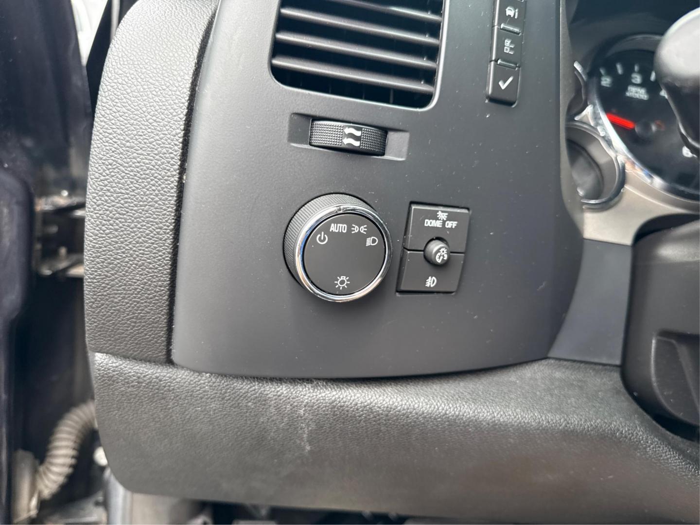 2009 BLACK GMC SIERRA 1500 (1GTEK29029Z) with an V8,5.3L(325 CID),OHV engine, AUTOMATIC transmission, located at 14600 Frazho Road, Warren, MI, 48089, (586) 776-3400, 42.485996, -82.974220 - Photo#16