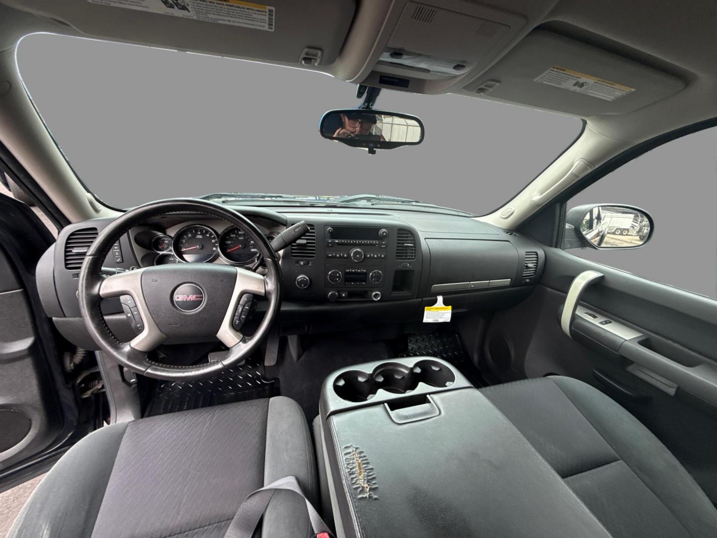 2009 BLACK GMC SIERRA 1500 (1GTEK29029Z) with an V8,5.3L(325 CID),OHV engine, AUTOMATIC transmission, located at 14600 Frazho Road, Warren, MI, 48089, (586) 776-3400, 42.485996, -82.974220 - Photo#20