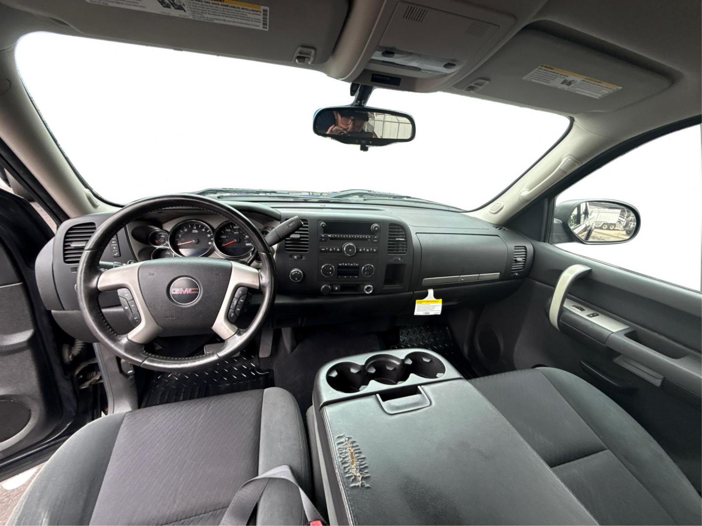 2009 BLACK GMC SIERRA 1500 (1GTEK29029Z) with an V8,5.3L(325 CID),OHV engine, AUTOMATIC transmission, located at 14600 Frazho Road, Warren, MI, 48089, (586) 776-3400, 42.485996, -82.974220 - Photo#21