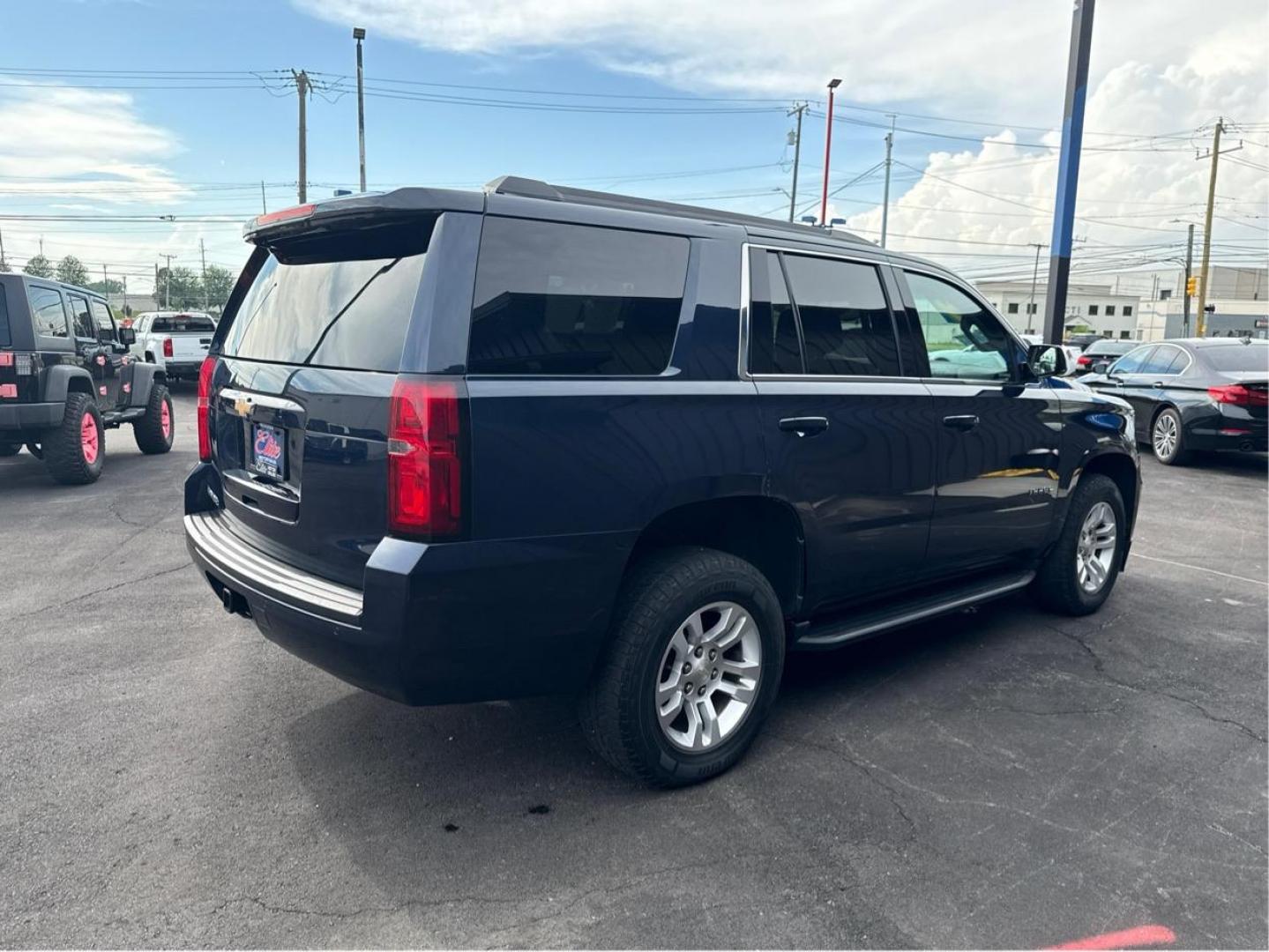 2019 BLUE CHEVROLET TAHOE (1GNSKAKC3KR) with an V8,5.3L(325 CID),OHV engine, AUTOMATIC transmission, located at 14600 Frazho Road, Warren, MI, 48089, (586) 776-3400, 42.485996, -82.974220 - Photo#4