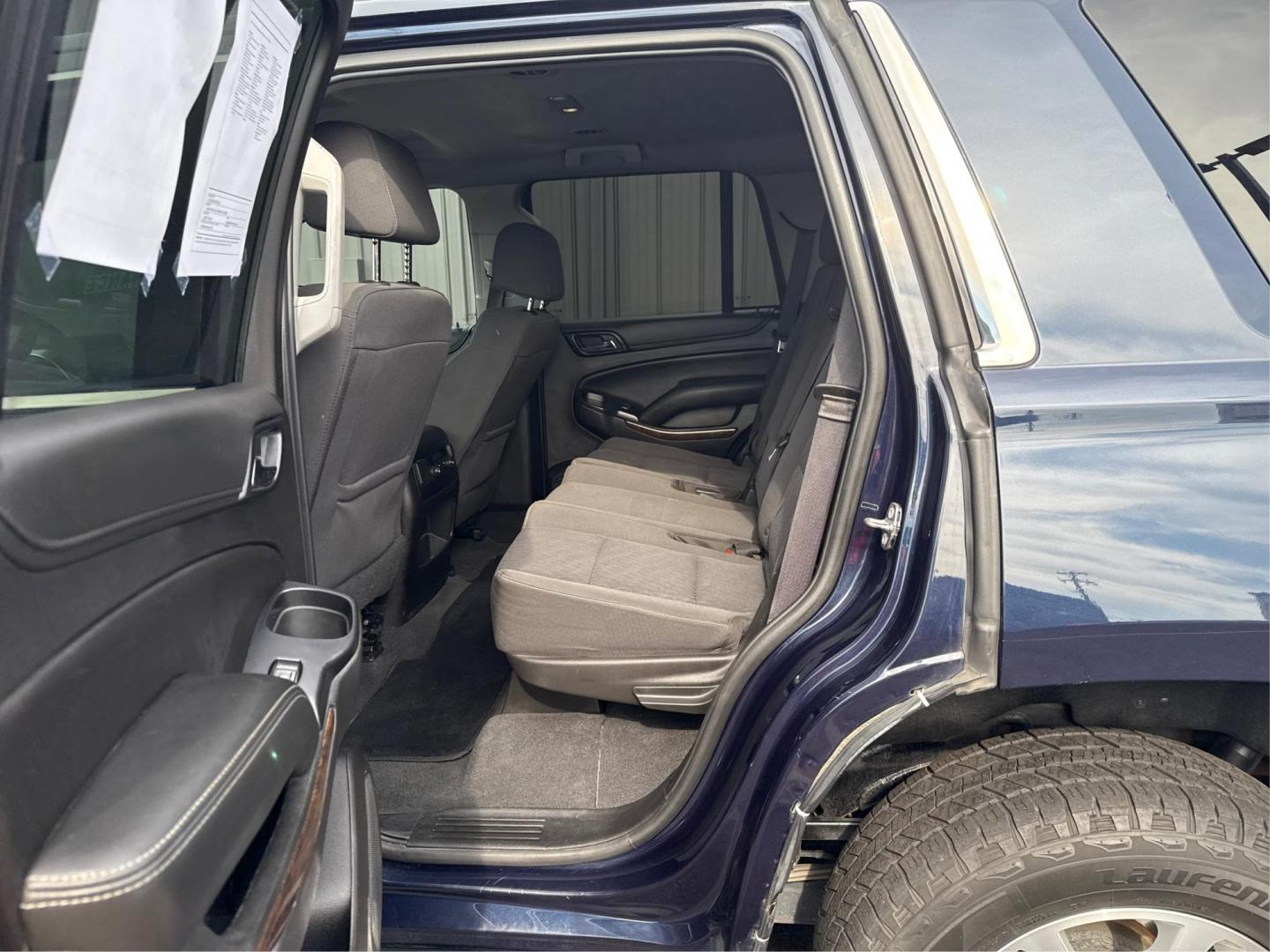 2019 BLUE CHEVROLET TAHOE (1GNSKAKC3KR) with an V8,5.3L(325 CID),OHV engine, AUTOMATIC transmission, located at 14600 Frazho Road, Warren, MI, 48089, (586) 776-3400, 42.485996, -82.974220 - Photo#9