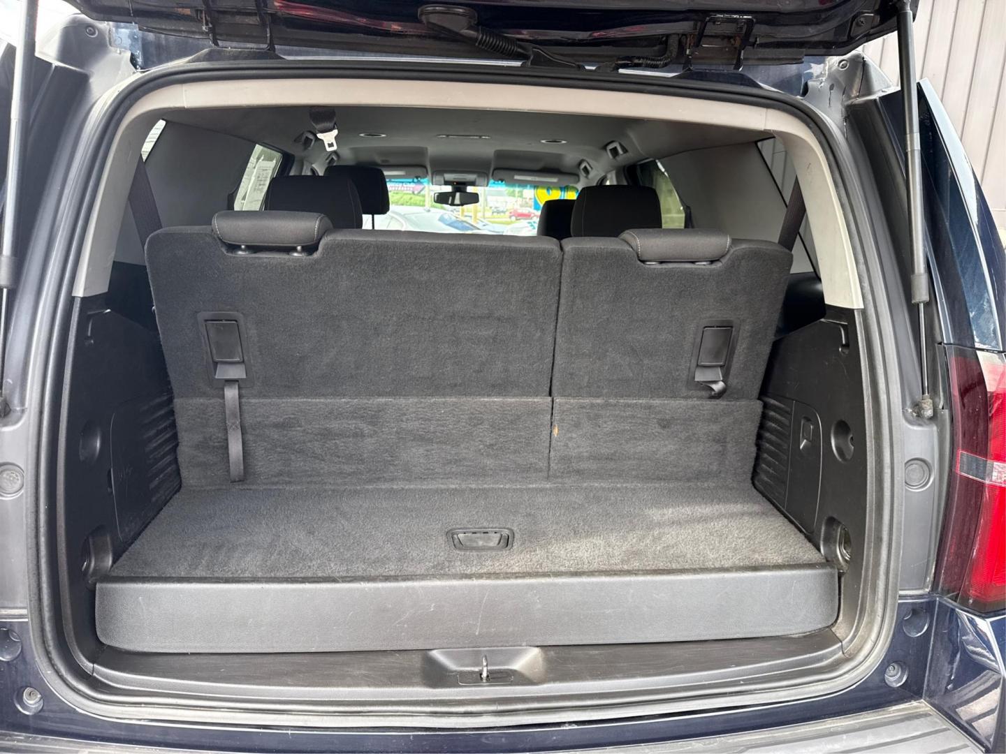2019 BLUE CHEVROLET TAHOE (1GNSKAKC3KR) with an V8,5.3L(325 CID),OHV engine, AUTOMATIC transmission, located at 14600 Frazho Road, Warren, MI, 48089, (586) 776-3400, 42.485996, -82.974220- Photo#12