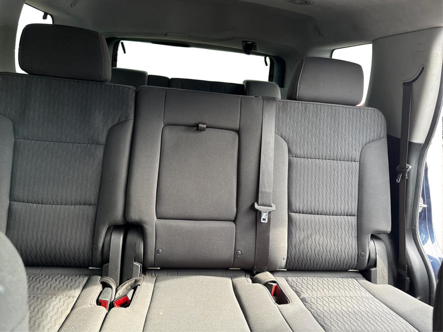 2019 BLUE CHEVROLET TAHOE (1GNSKAKC3KR) with an V8,5.3L(325 CID),OHV engine, AUTOMATIC transmission, located at 14600 Frazho Road, Warren, MI, 48089, (586) 776-3400, 42.485996, -82.974220- Photo#14