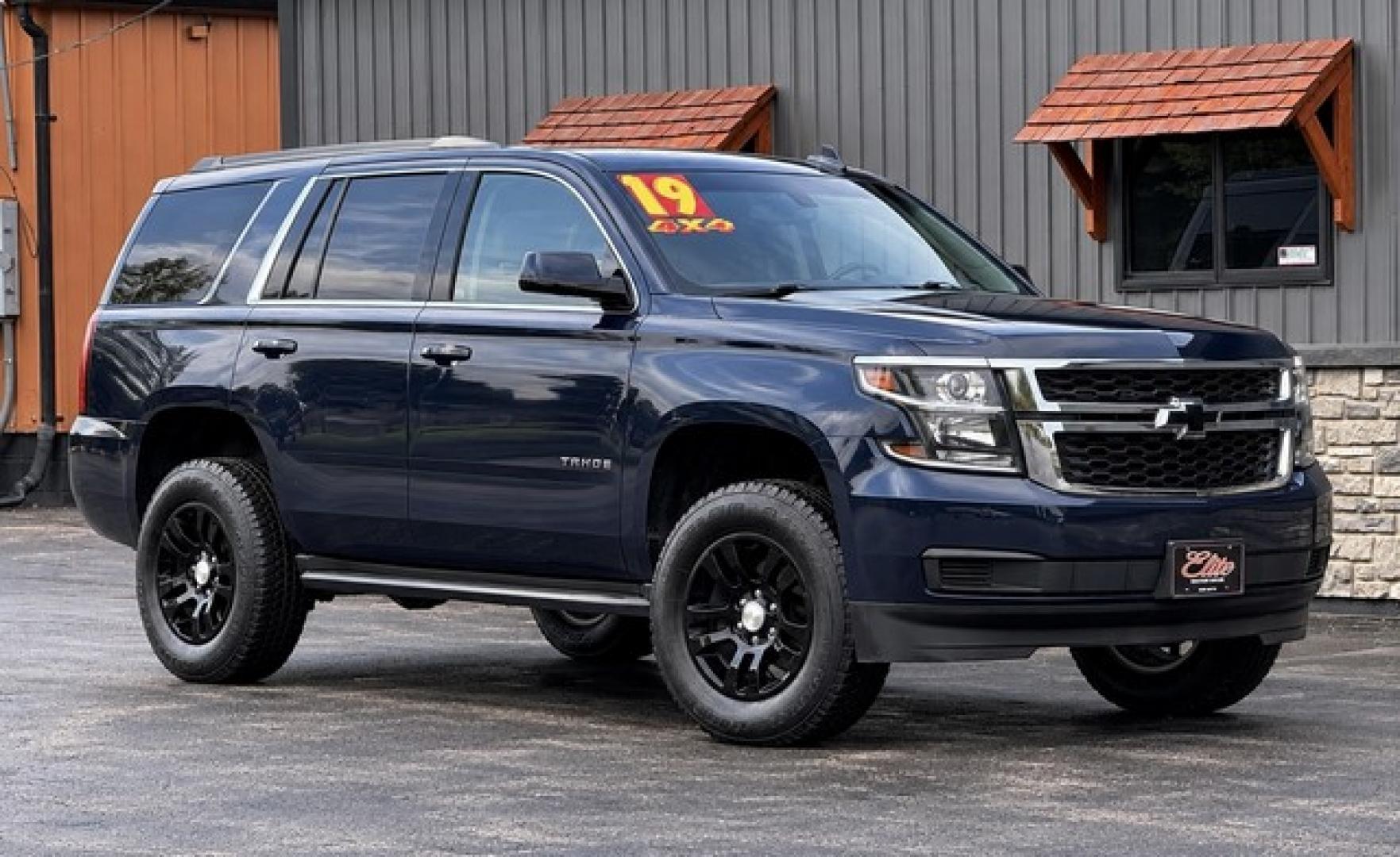 2019 BLUE CHEVROLET TAHOE (1GNSKAKC3KR) with an V8,5.3L(325 CID),OHV engine, AUTOMATIC transmission, located at 14600 Frazho Road, Warren, MI, 48089, (586) 776-3400, 42.485996, -82.974220- Photo#3