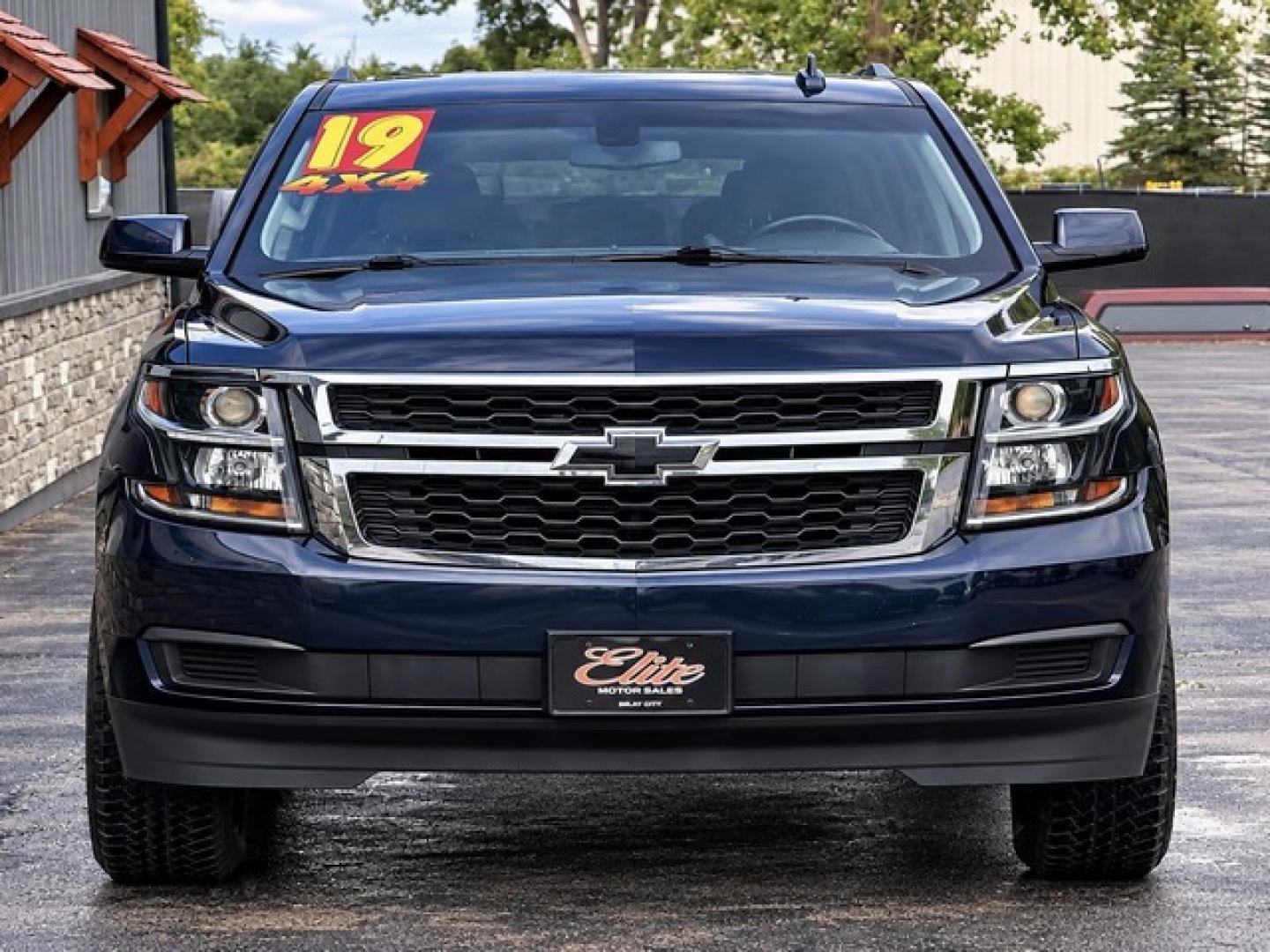 2019 BLUE CHEVROLET TAHOE (1GNSKAKC3KR) with an V8,5.3L(325 CID),OHV engine, AUTOMATIC transmission, located at 14600 Frazho Road, Warren, MI, 48089, (586) 776-3400, 42.485996, -82.974220- Photo#4