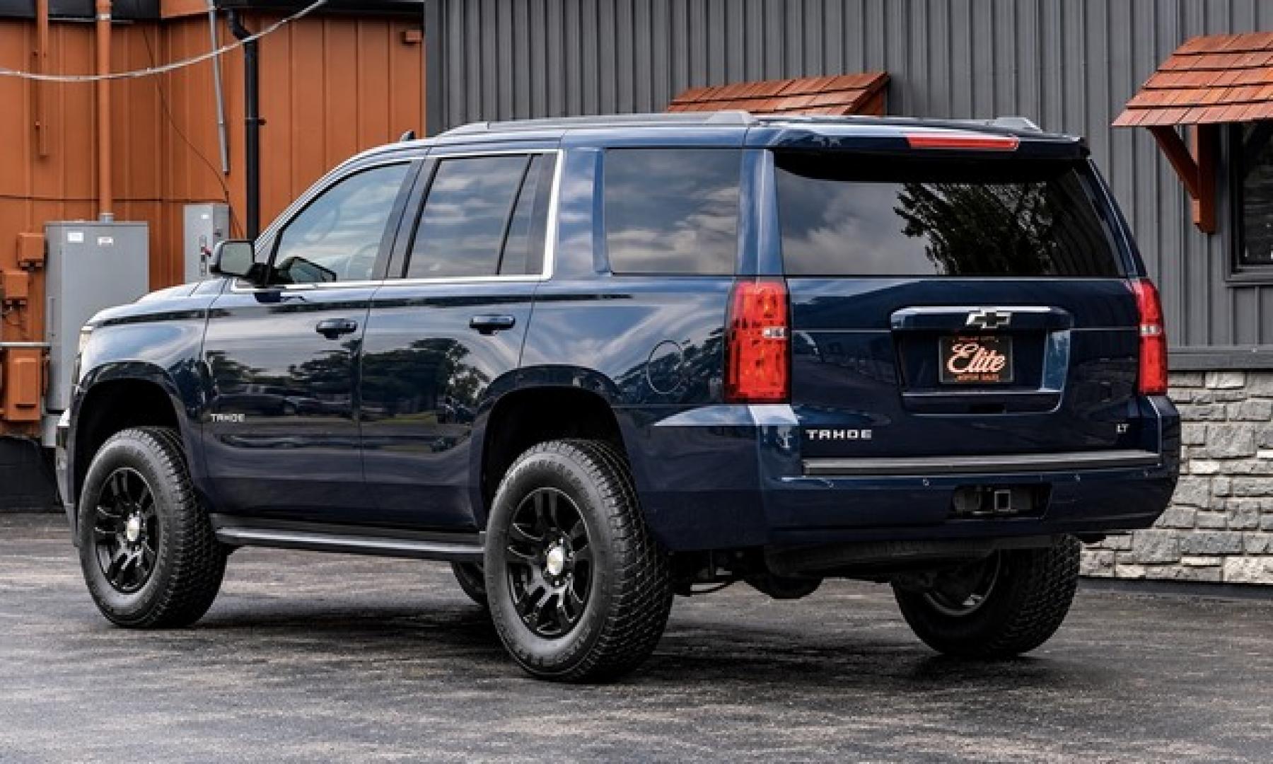 2019 BLUE CHEVROLET TAHOE (1GNSKAKC3KR) with an V8,5.3L(325 CID),OHV engine, AUTOMATIC transmission, located at 14600 Frazho Road, Warren, MI, 48089, (586) 776-3400, 42.485996, -82.974220- Photo#6