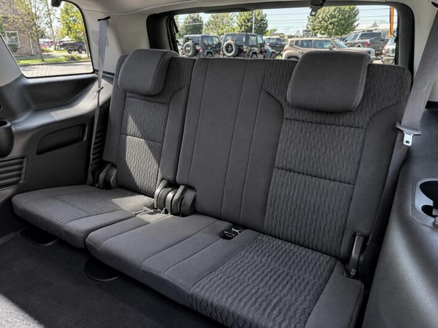2019 BLUE CHEVROLET TAHOE (1GNSKAKC3KR) with an V8,5.3L(325 CID),OHV engine, AUTOMATIC transmission, located at 14600 Frazho Road, Warren, MI, 48089, (586) 776-3400, 42.485996, -82.974220- Photo#10