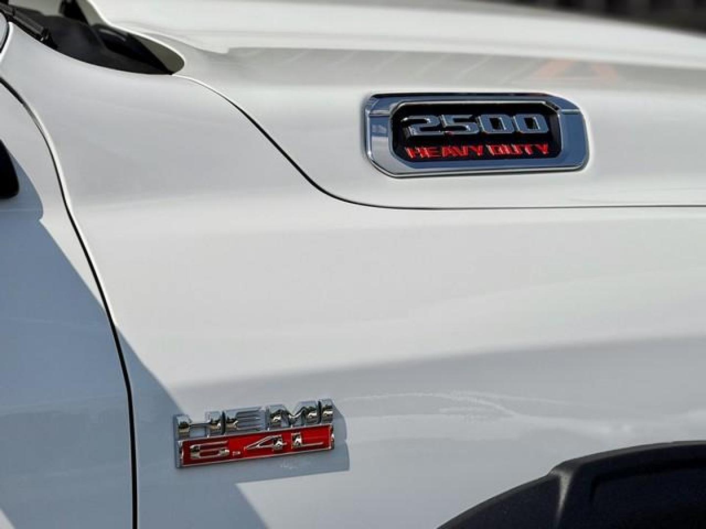 2020 WHITE RAM 2500 (3C6TR5CJ3LG) with an V8,6.4L(392 CID),OHV engine, AUTOMATIC transmission, located at 14600 Frazho Road, Warren, MI, 48089, (586) 776-3400, 42.485996, -82.974220 - Photo#6