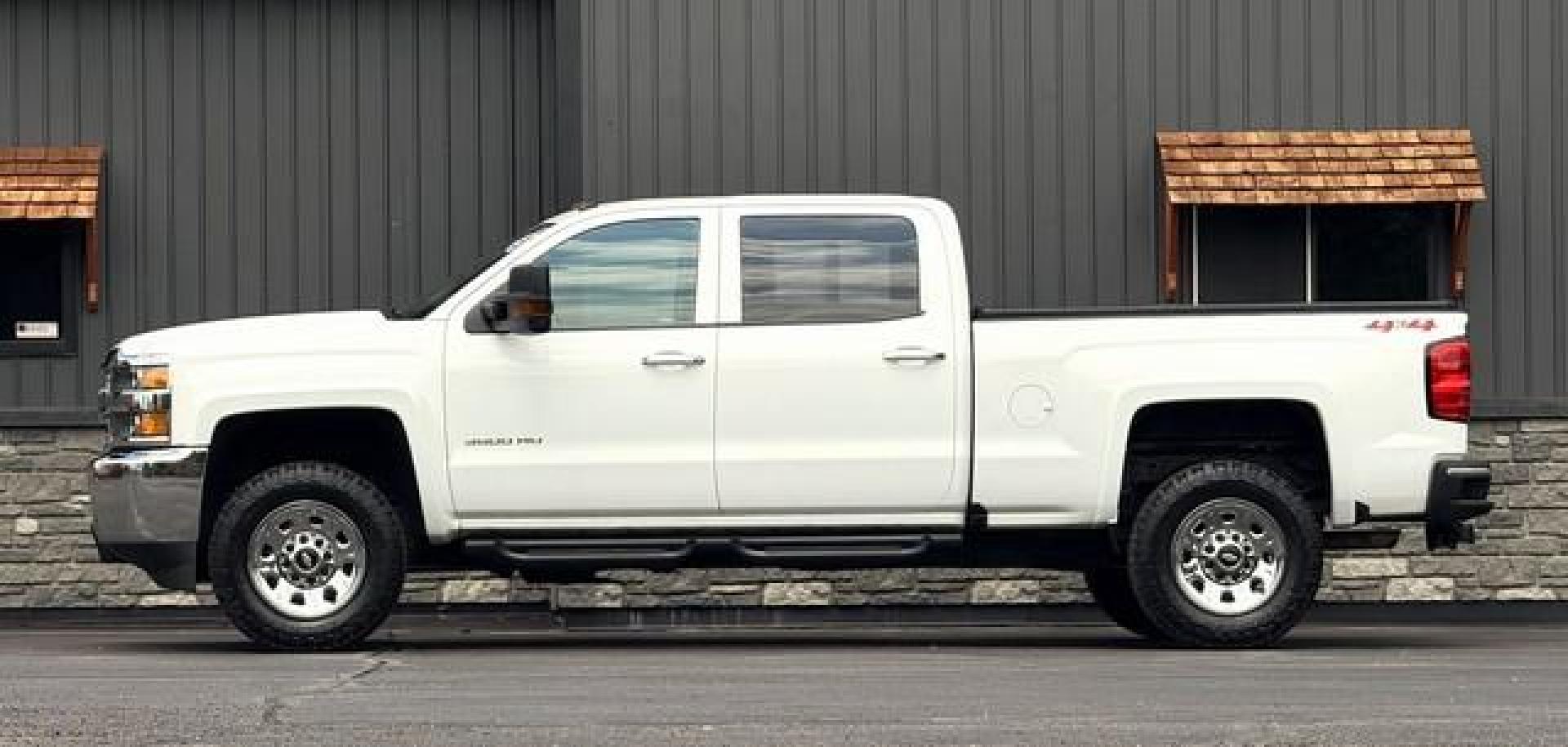 2019 WHITE CHEVROLET SILVERADO 3500 HD (1GC4KVCG5KF) with an V8,6.0L(364 CID),OHV engine, AUTOMATIC transmission, located at 14600 Frazho Road, Warren, MI, 48089, (586) 776-3400, 42.485996, -82.974220 - Photo#1